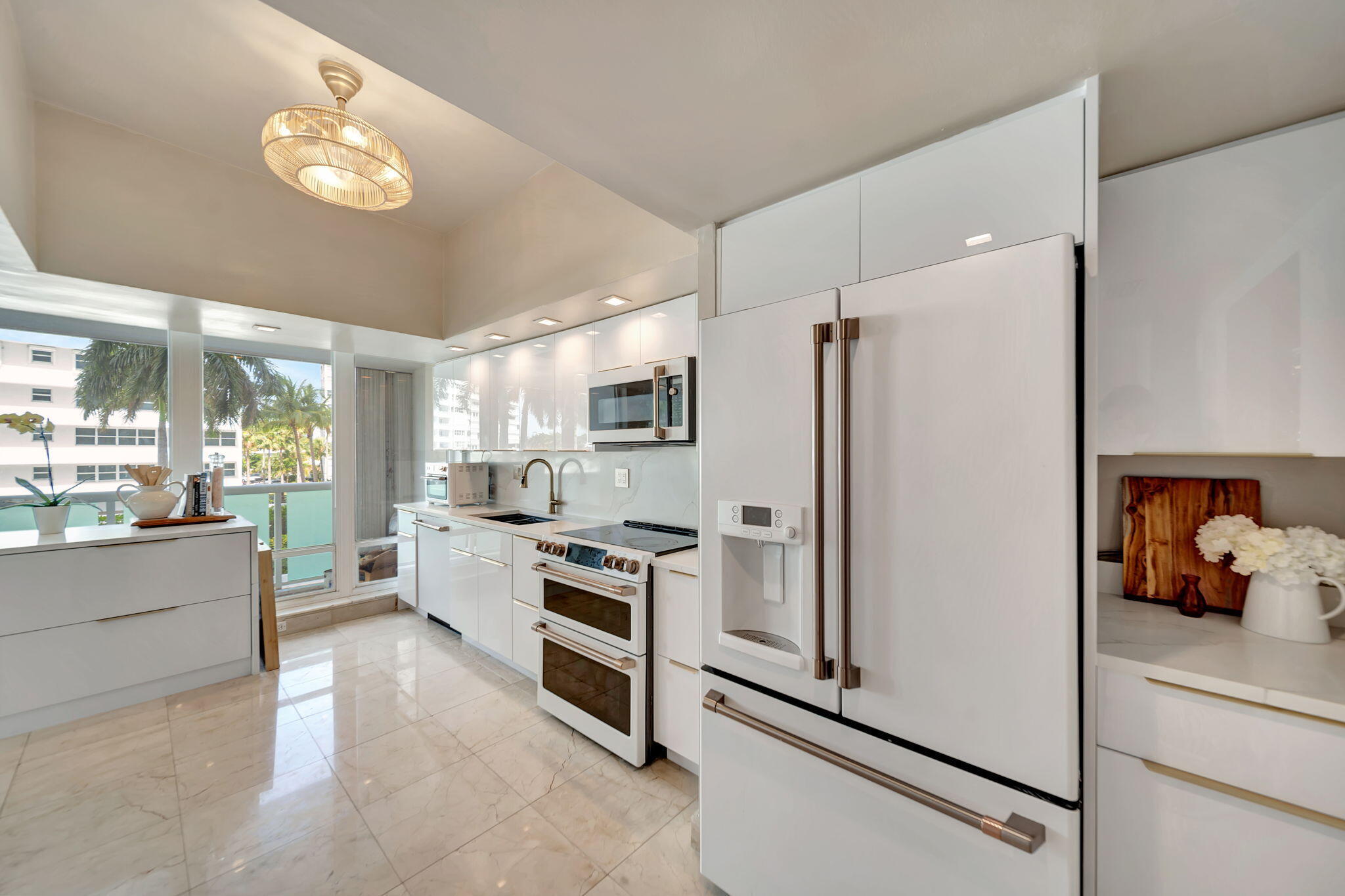 2100 S Ocean Lane 101-102 Property Photo 13
