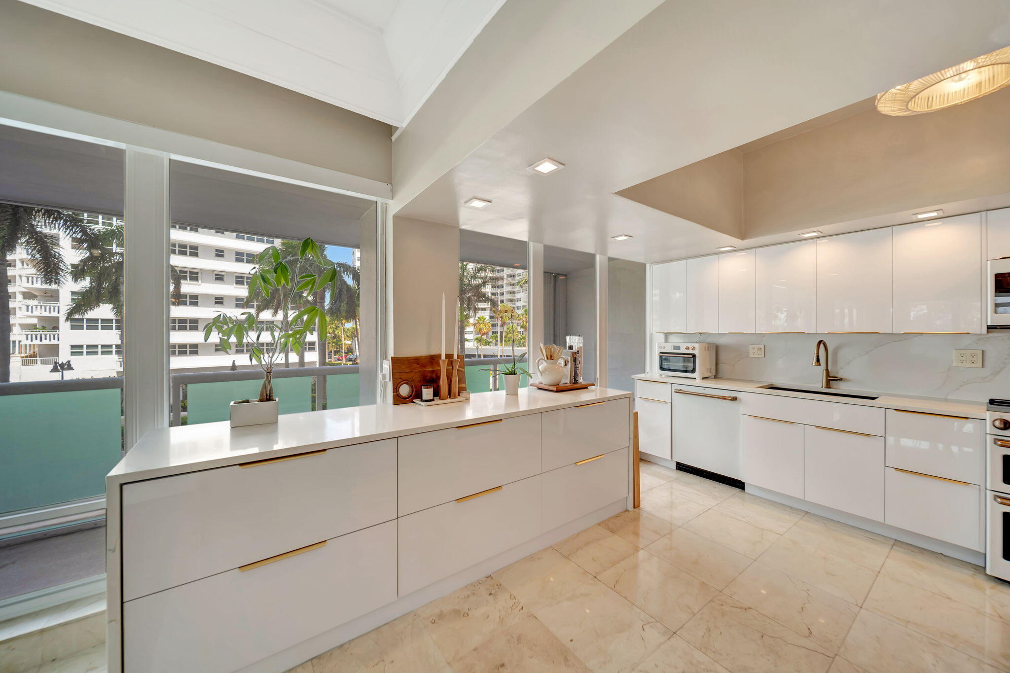2100 S Ocean Lane 101-102 Property Photo 15