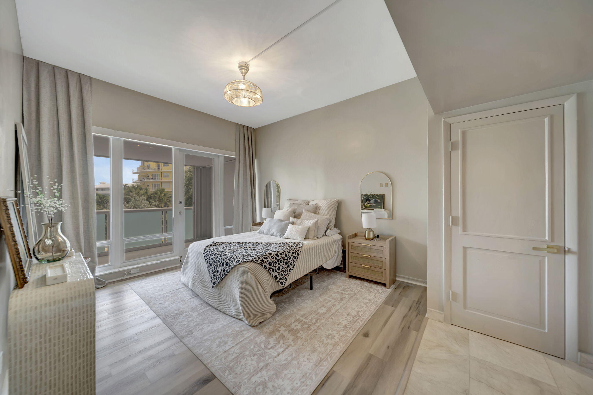 2100 S Ocean Lane 101-102 Property Photo 21