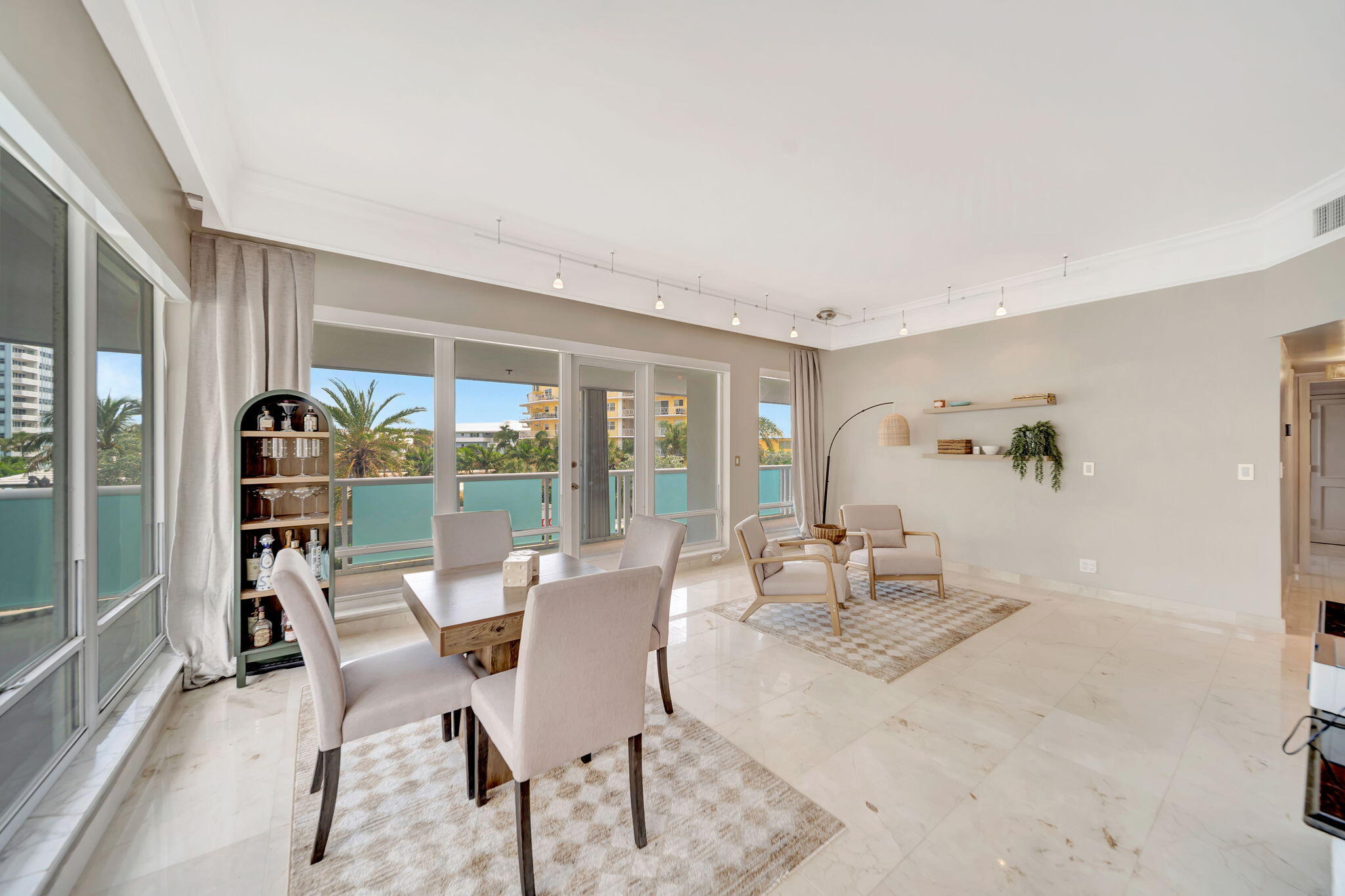 2100 S Ocean Lane 101-102 Property Photo 28