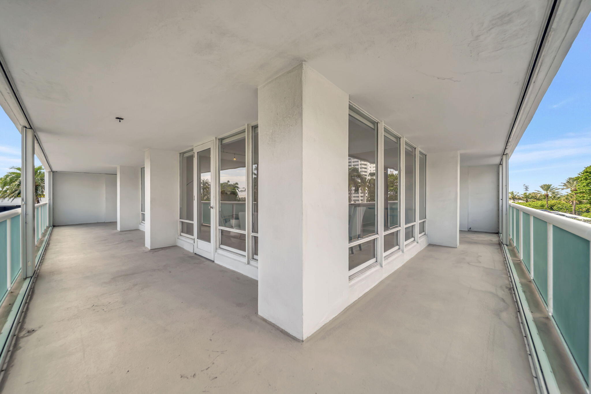 2100 S Ocean Lane 101-102 Property Photo 33