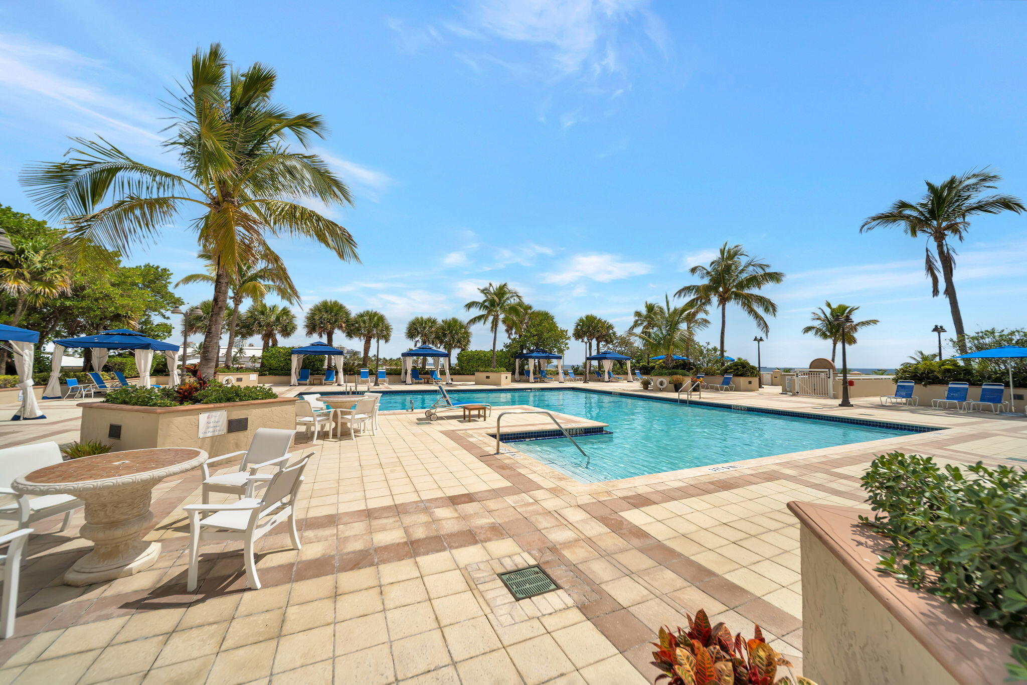 2100 S Ocean Lane 101-102 Property Photo 44