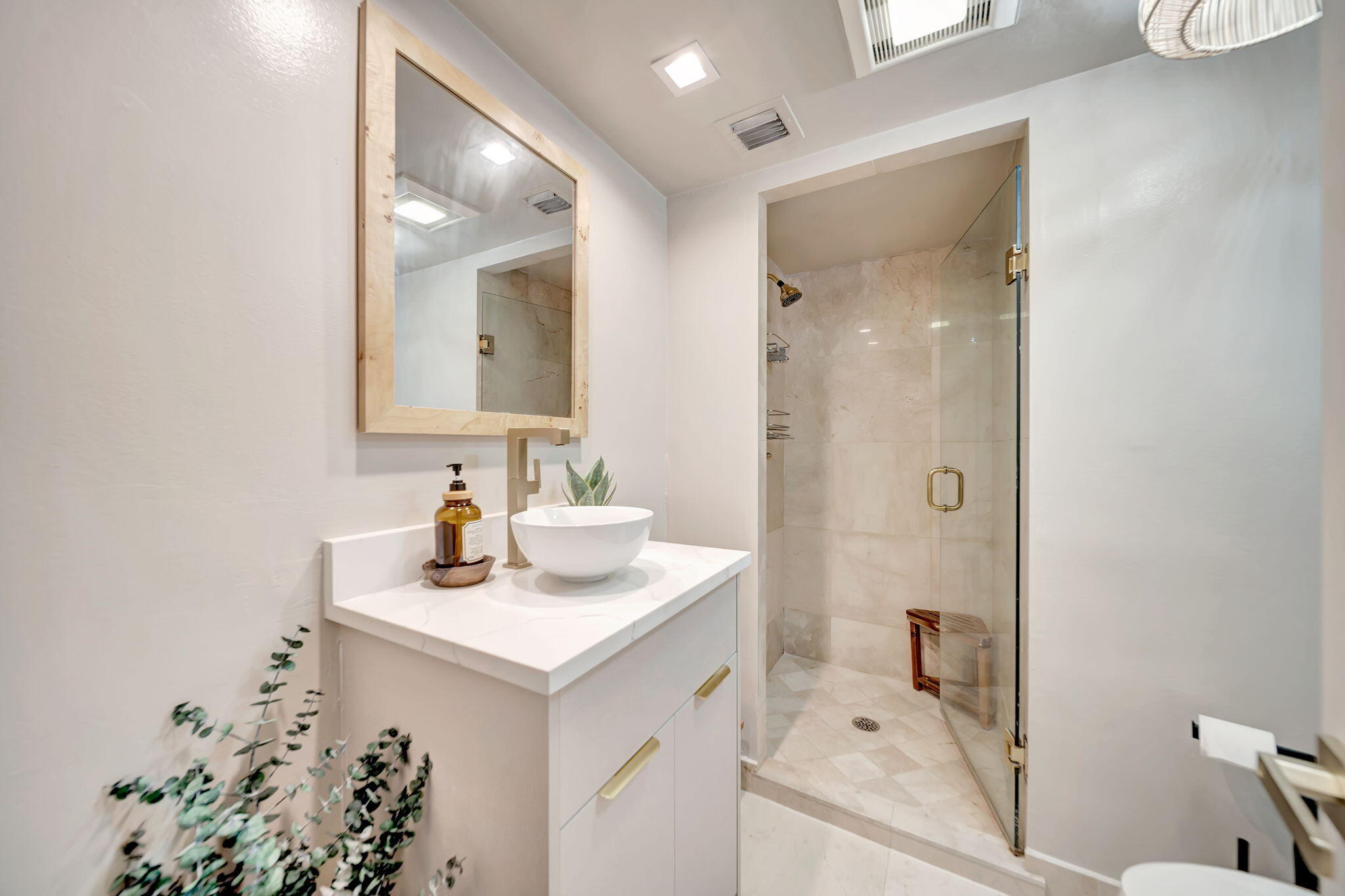 2100 S Ocean Lane 101-102 Property Photo 55
