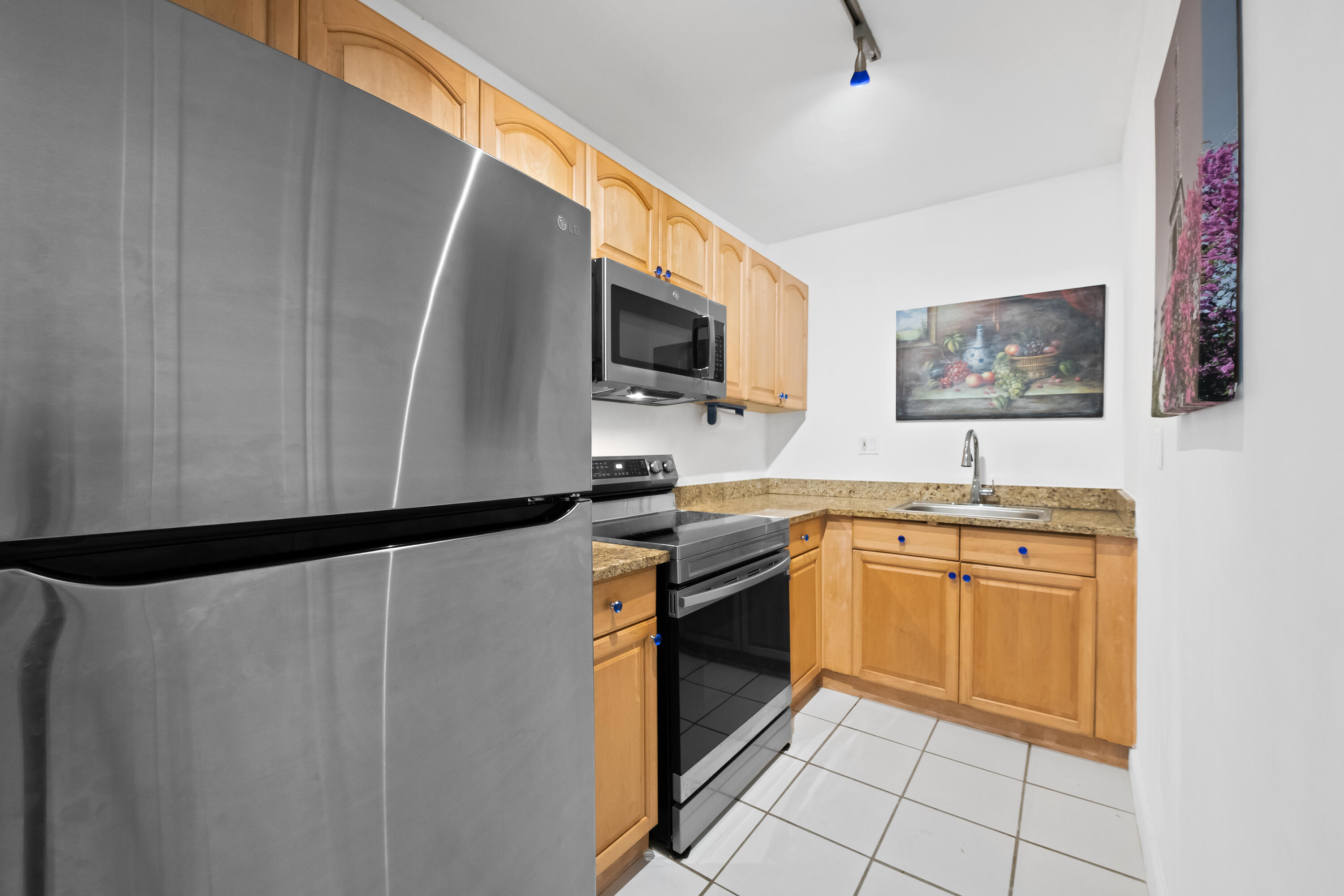 720 Orton Avenue 402 Property Photo 3