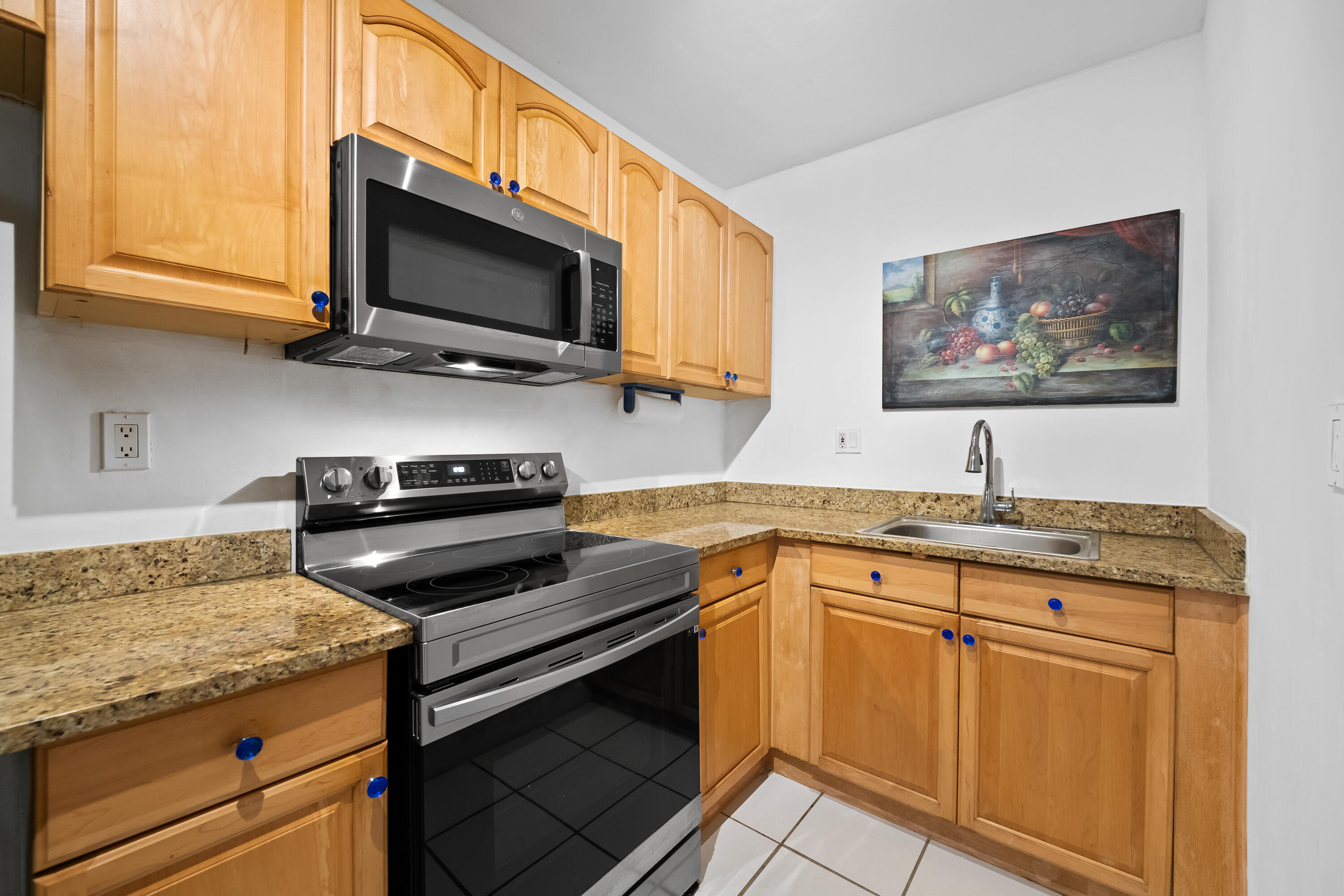 720 Orton Avenue 402 Property Photo 4