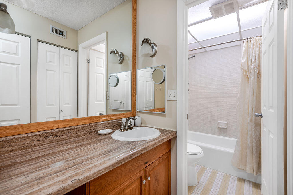 3680 Inverrary Drive 1v Property Photo 12