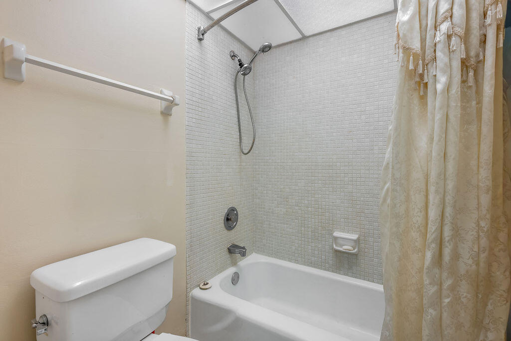 3680 Inverrary Drive 1v Property Photo 13