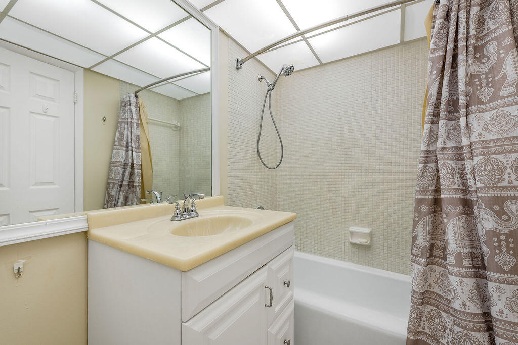 3680 Inverrary Drive 1v Property Photo 15