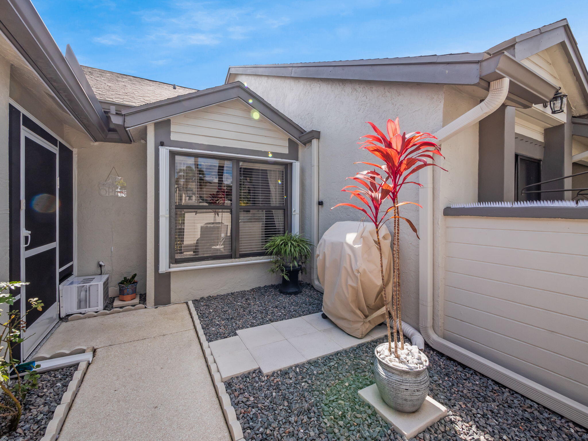 1103 Landings Boulevard Property Photo 2