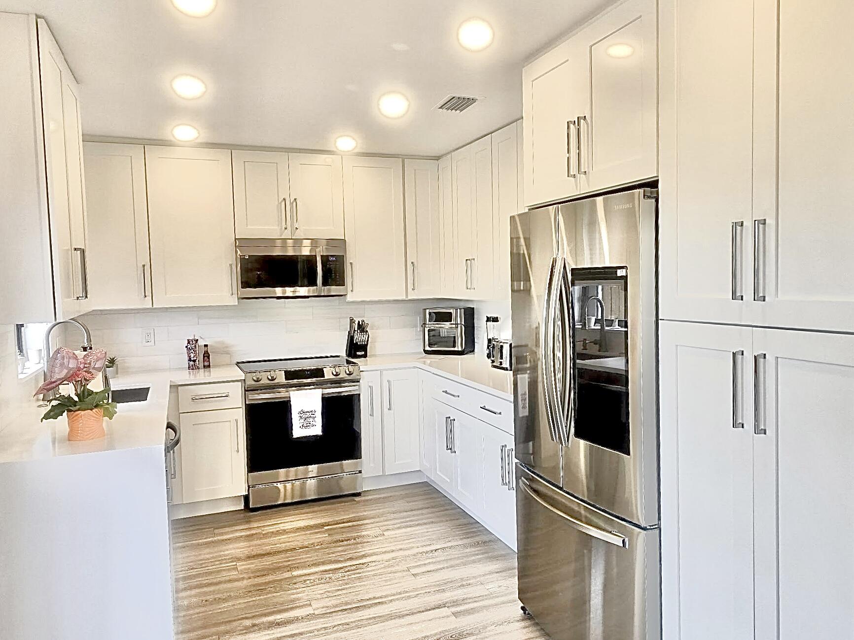 1103 Landings Boulevard Property Photo 8