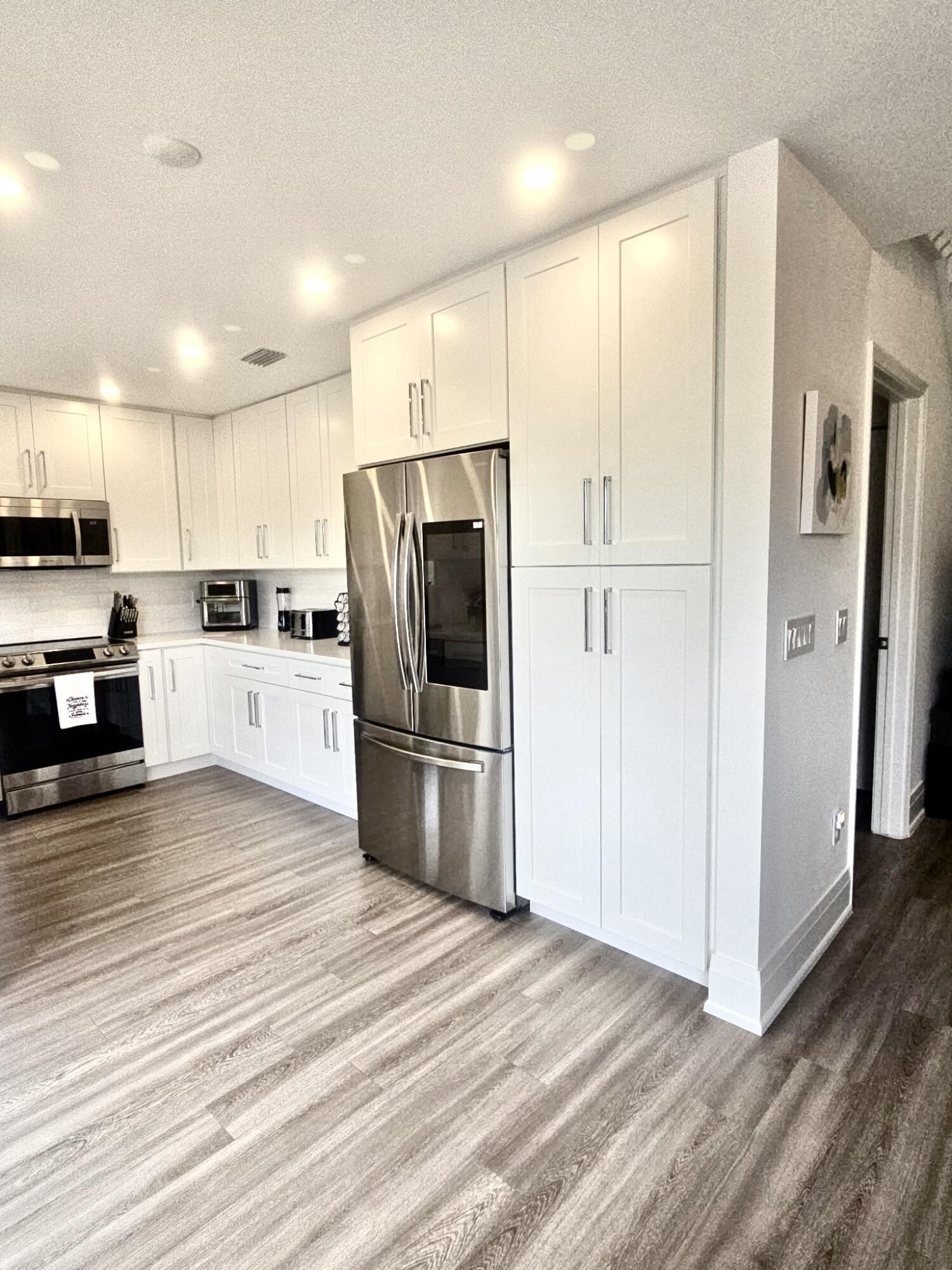 1103 Landings Boulevard Property Photo 10