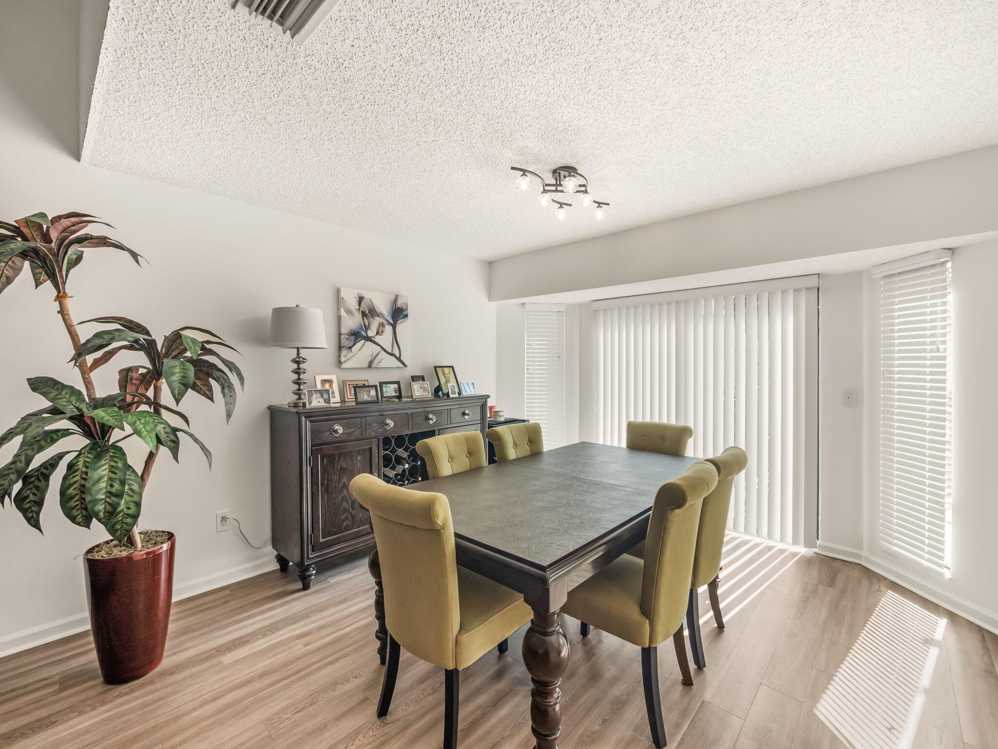 1103 Landings Boulevard Property Photo 11