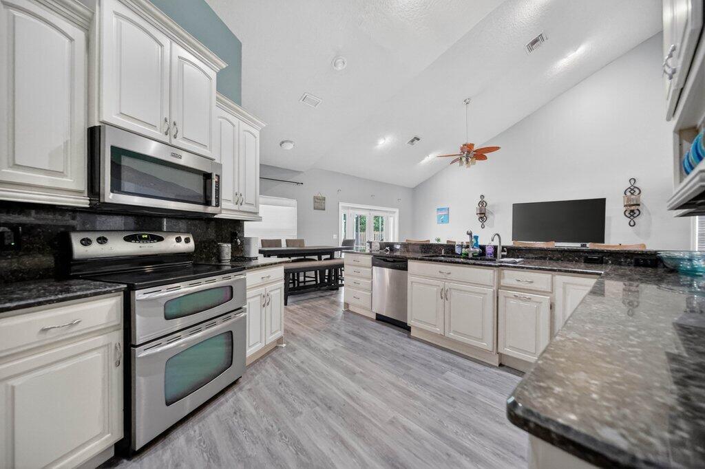 3730 Sw Woodbriar Lane Property Photo 9