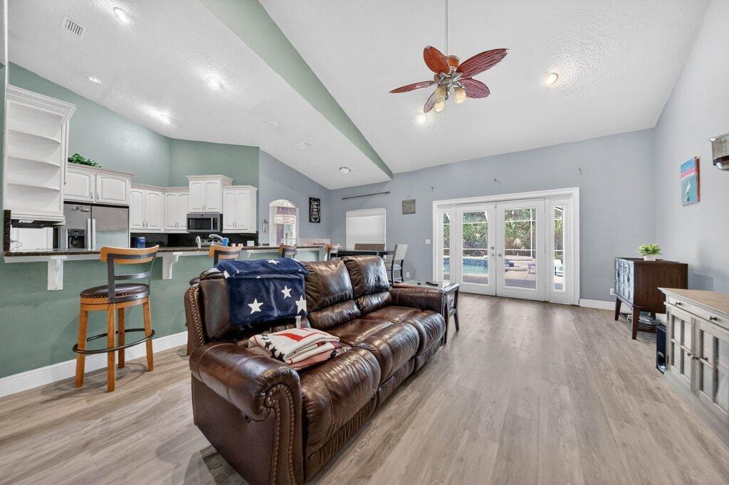 3730 Sw Woodbriar Lane Property Photo 11