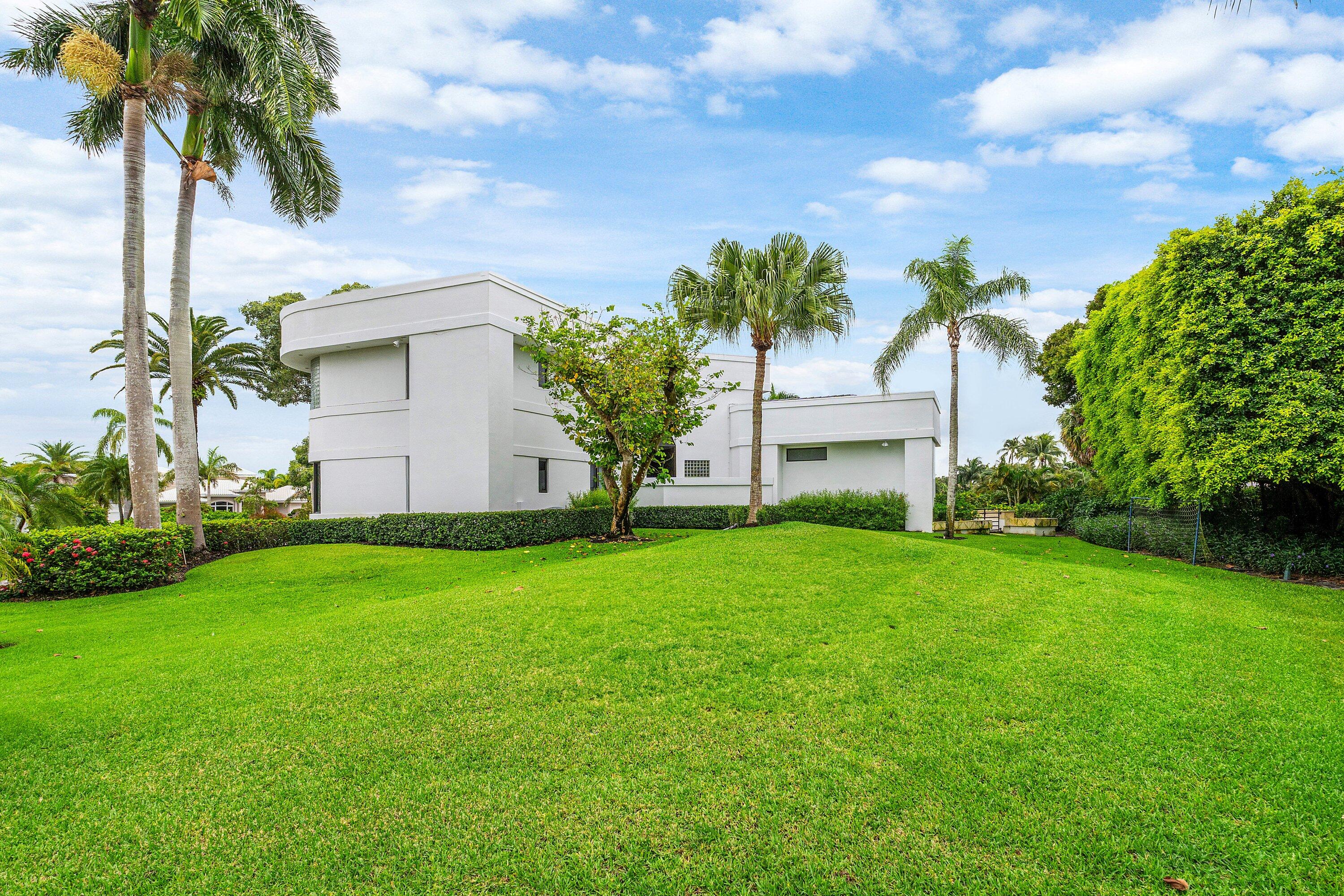 7027 Queenferry Circle Property Photo 4