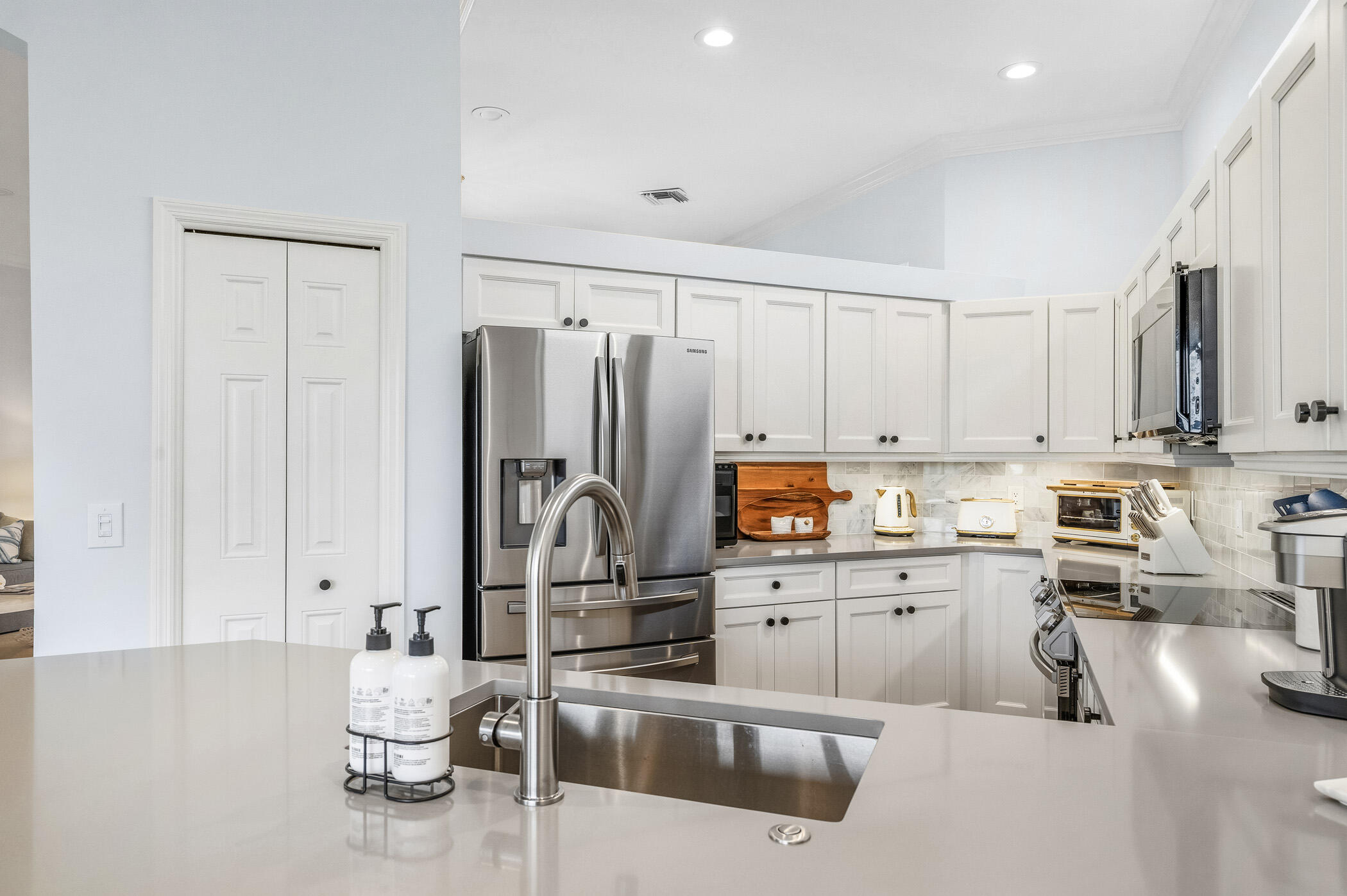 1753 Victoria Circle Property Photo 40