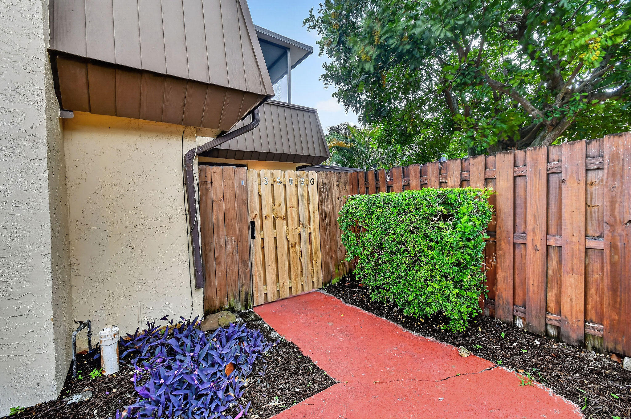 3502 Gardens E Drive B Property Photo 2