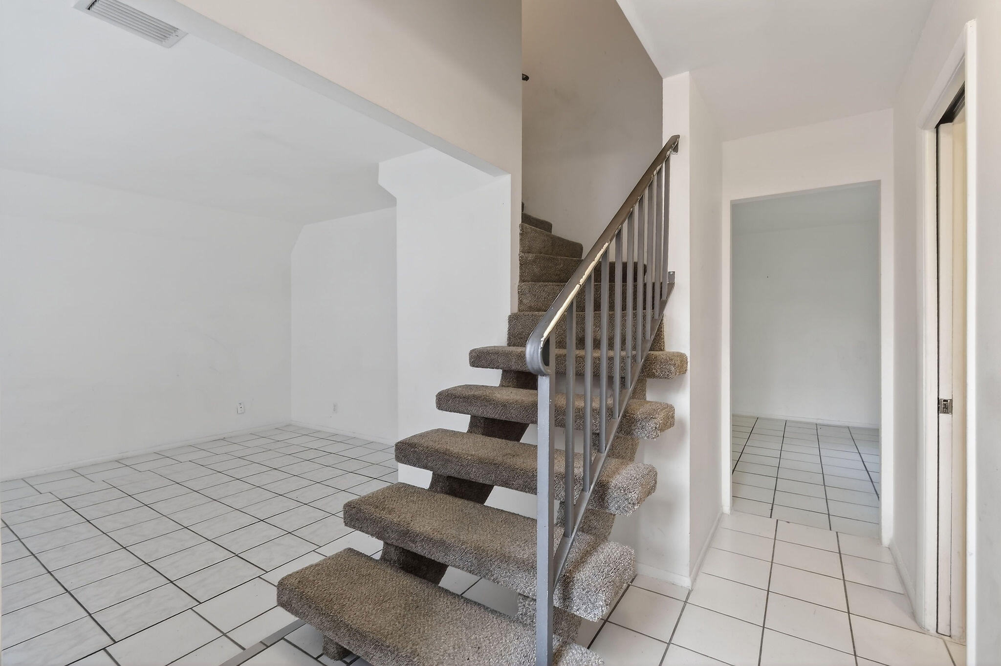 3502 Gardens E Drive B Property Photo 6
