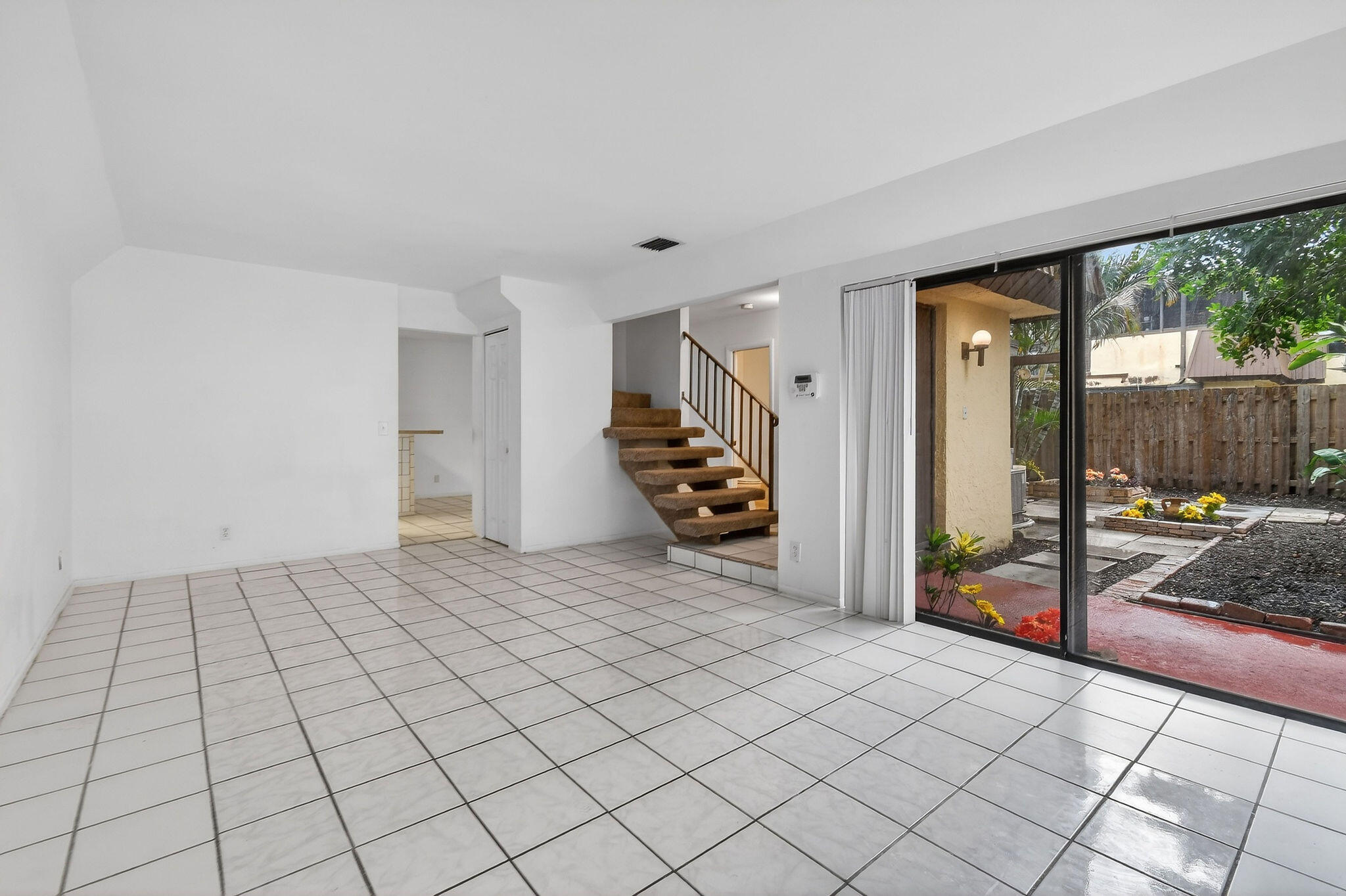 3502 Gardens E Drive B Property Photo 11