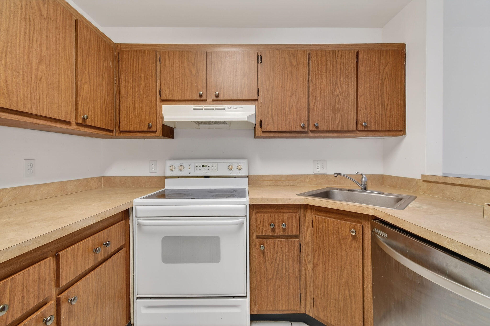 3502 Gardens E Drive B Property Photo 18