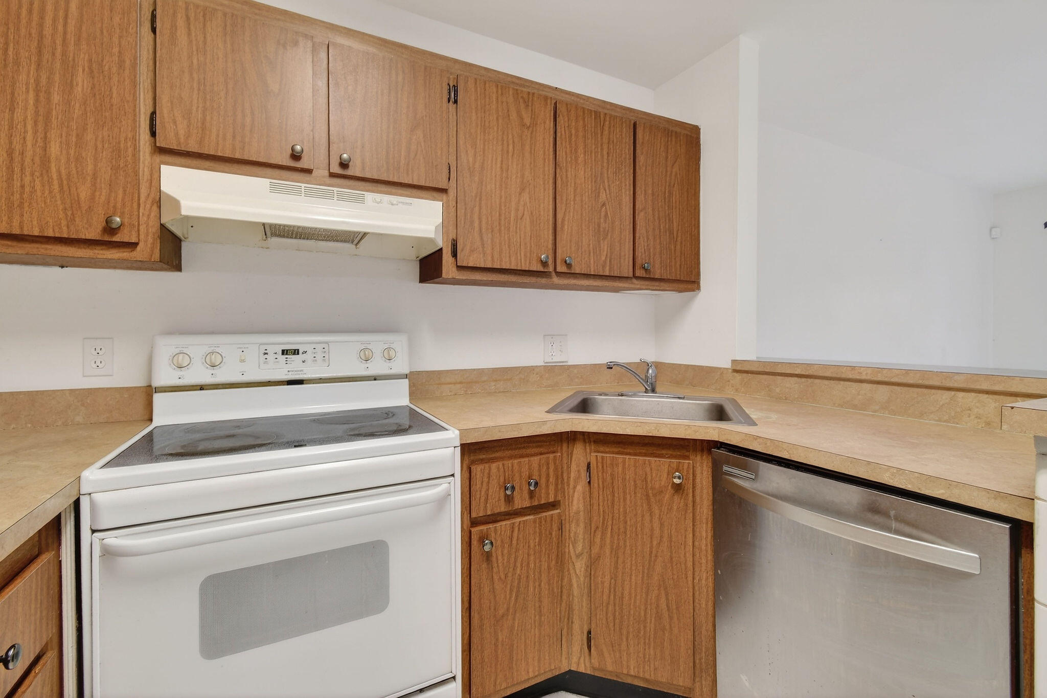 3502 Gardens E Drive B Property Photo 19
