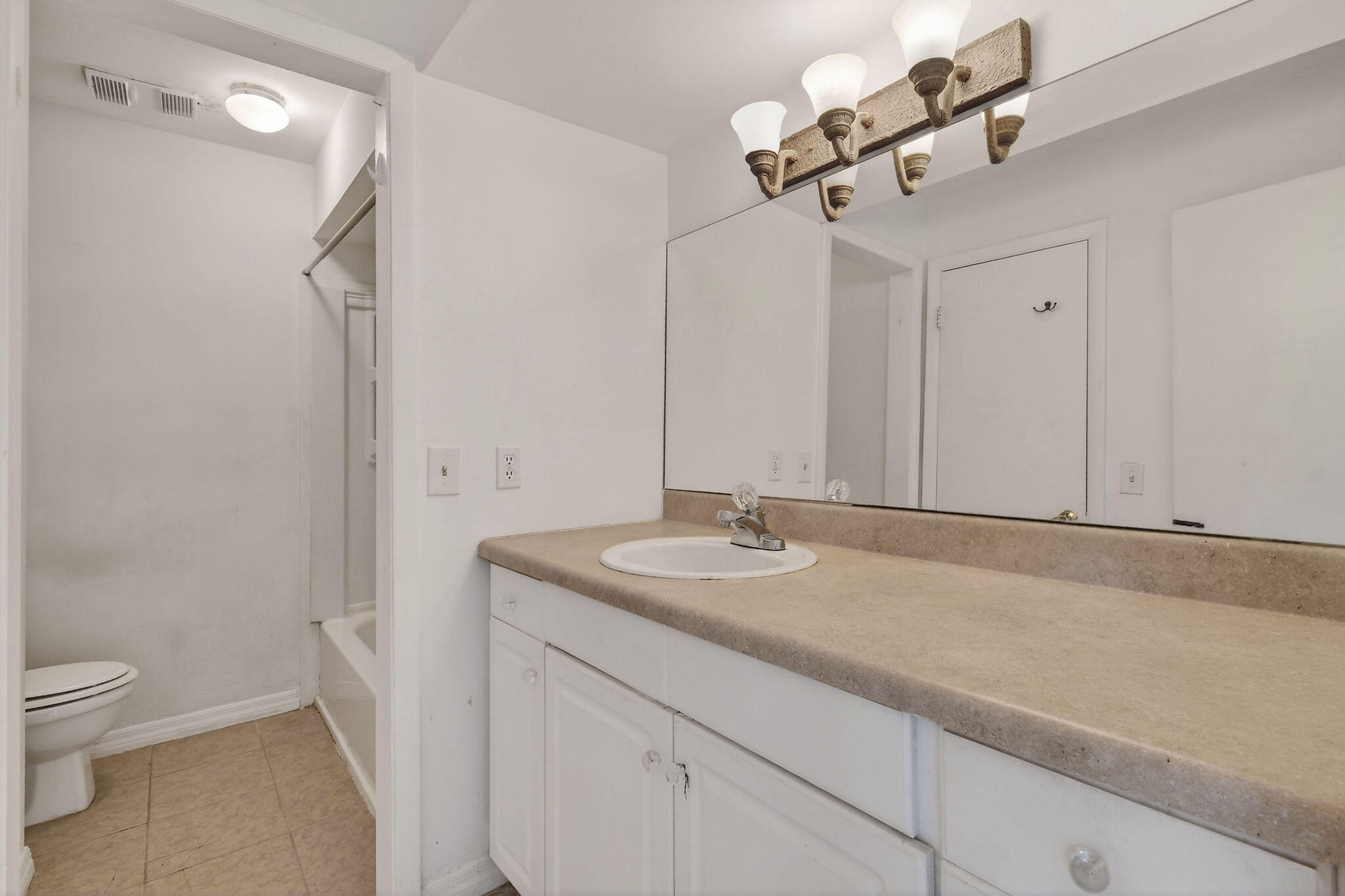 3502 Gardens E Drive B Property Photo 35