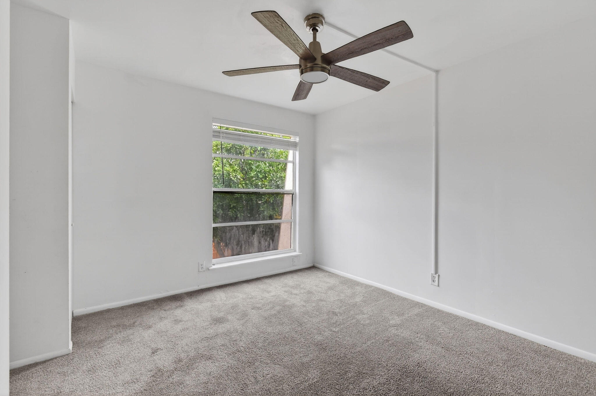 3502 Gardens E Drive B Property Photo 58