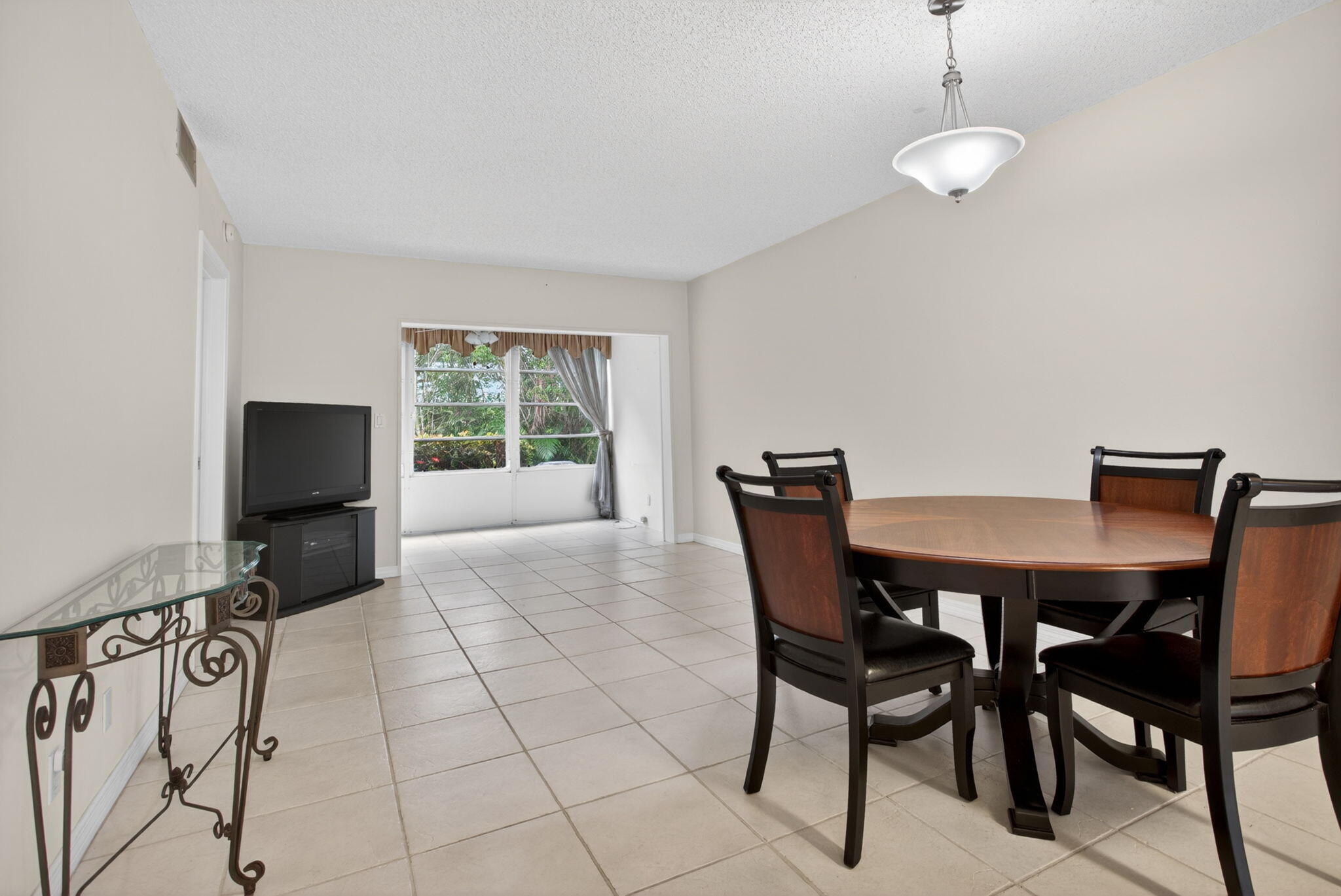 2115 Ne 42nd Court 109n Property Photo 5