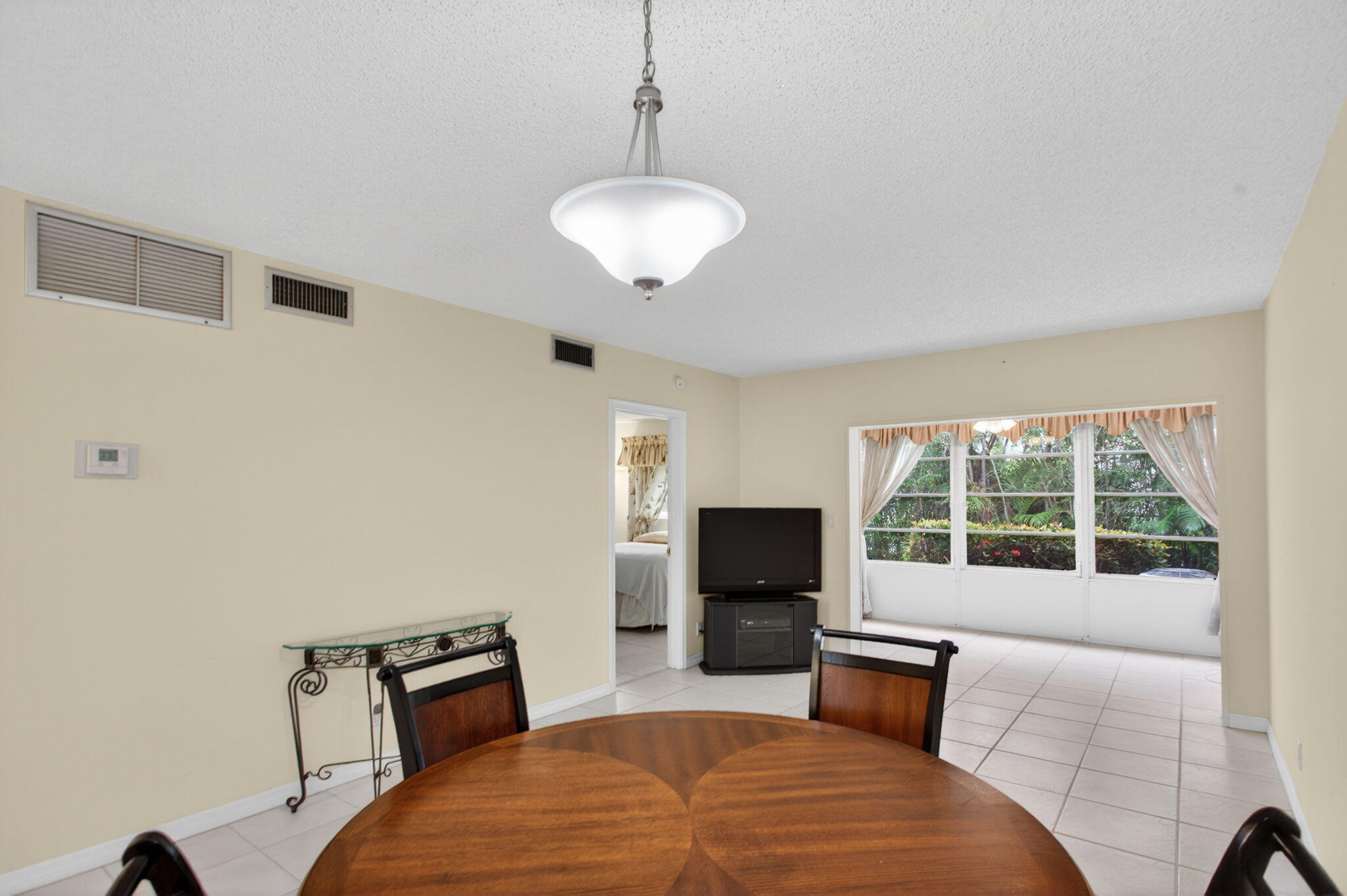 2115 Ne 42nd Court 109n Property Photo 12