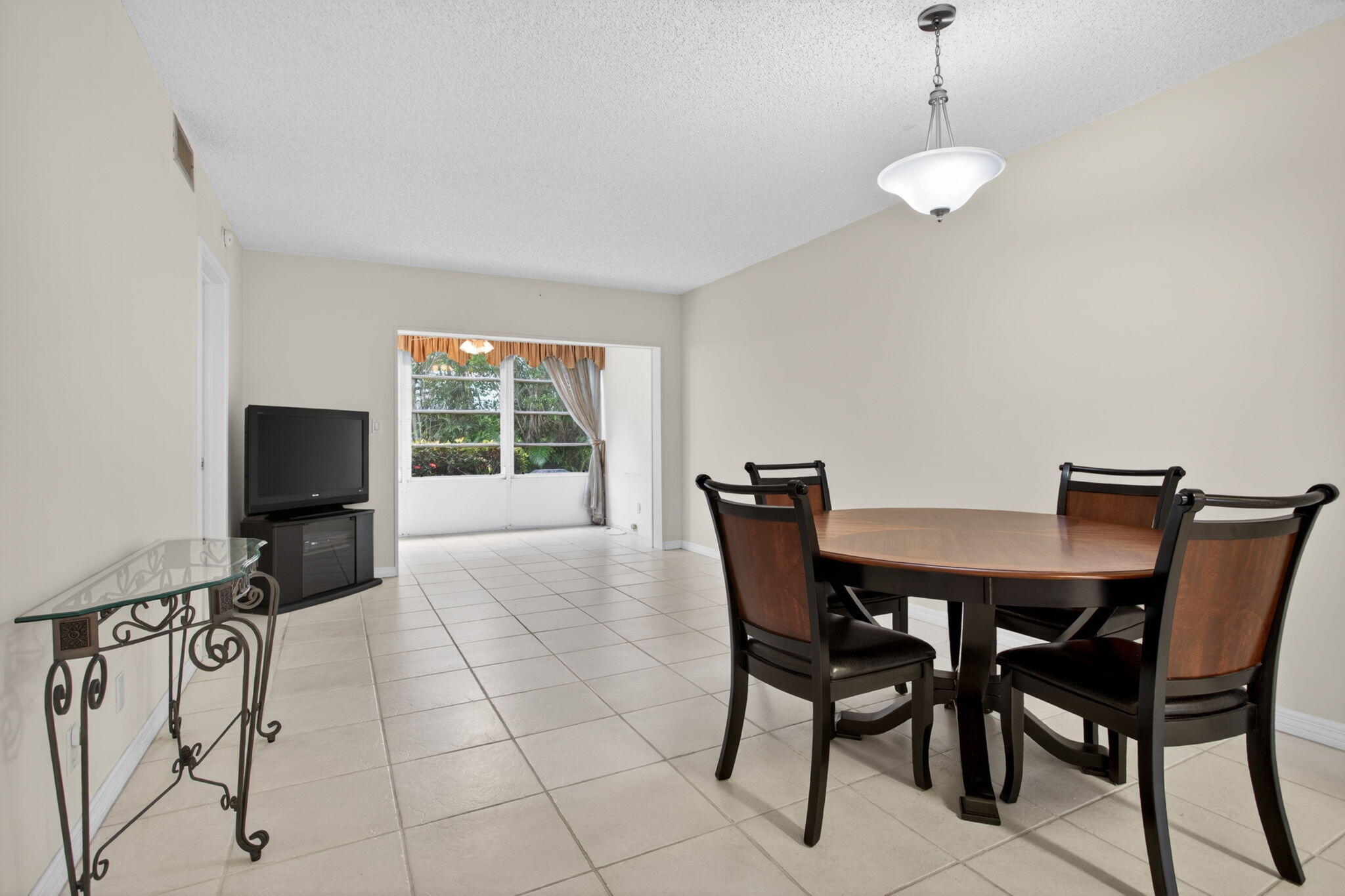 2115 Ne 42nd Court 109n Property Photo 13