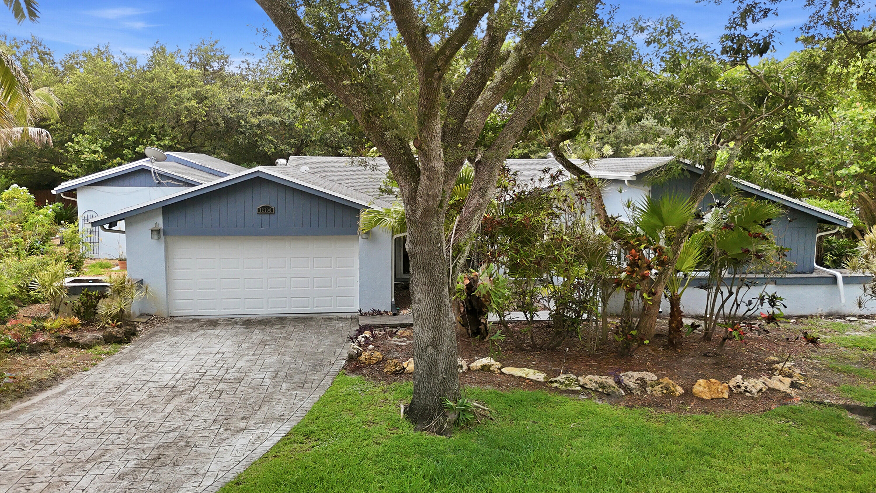 12106 Sailboat Way Property Photo 2