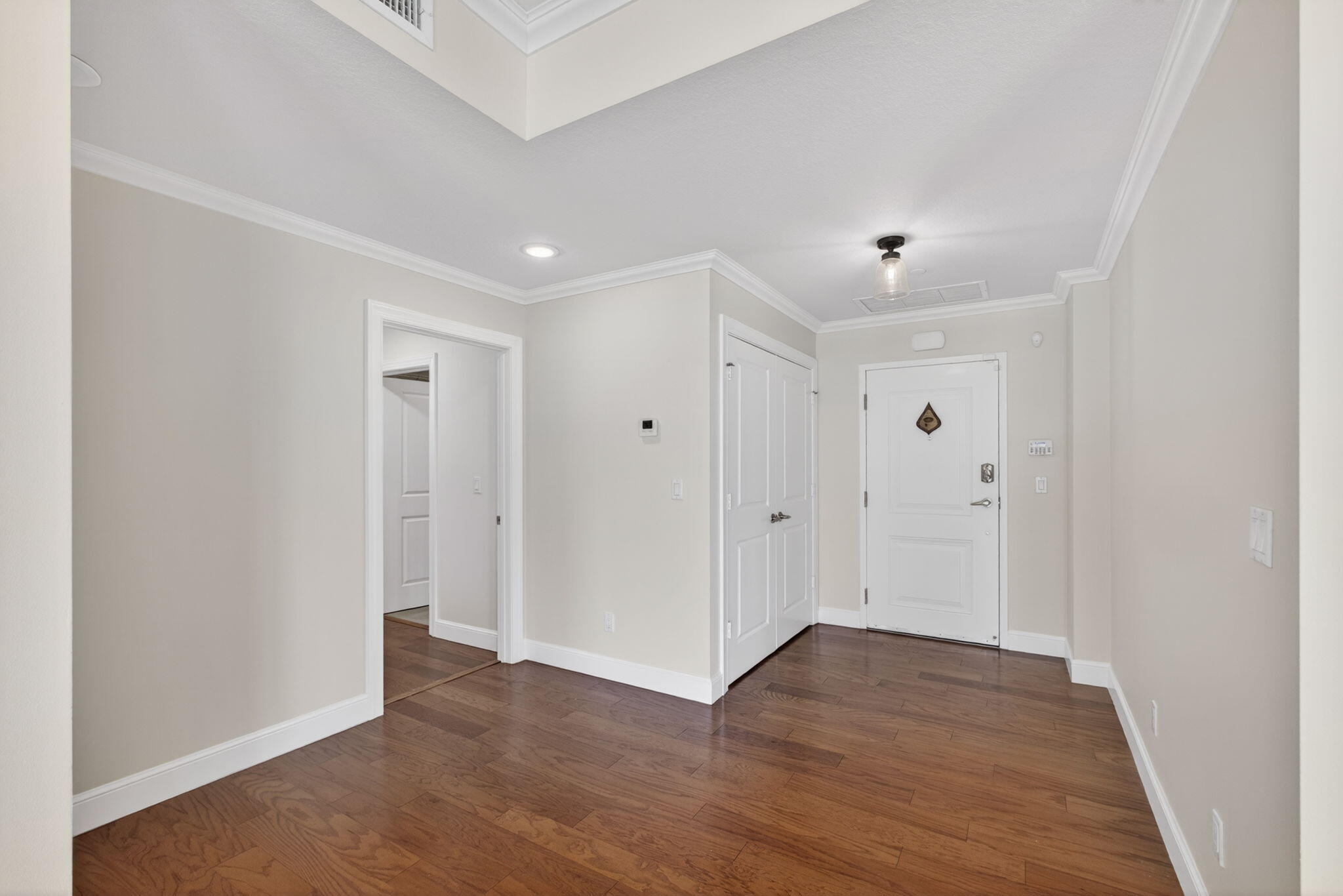 712 Bay Colony Drive S Property Photo 8