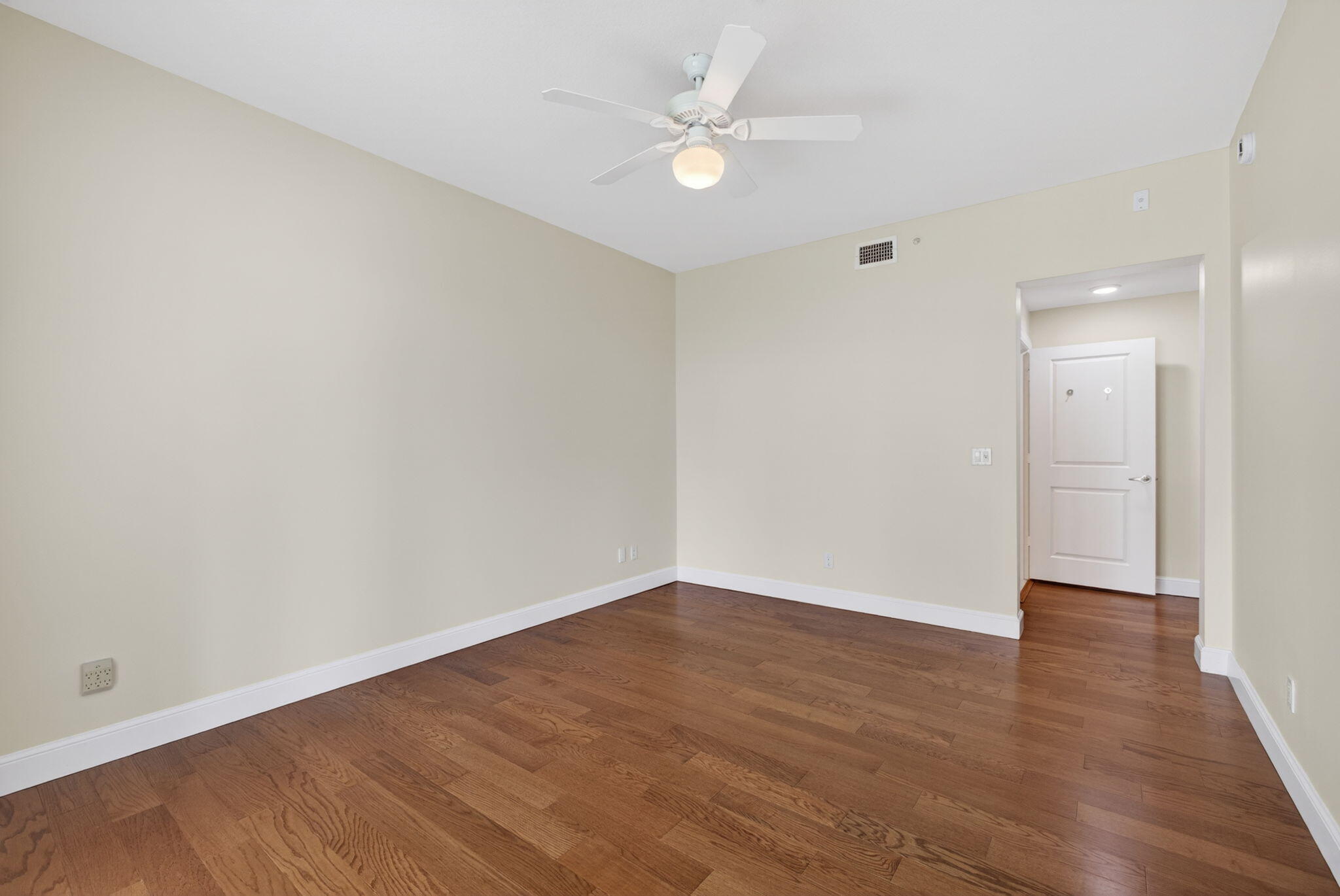 712 Bay Colony Drive S Property Photo 21