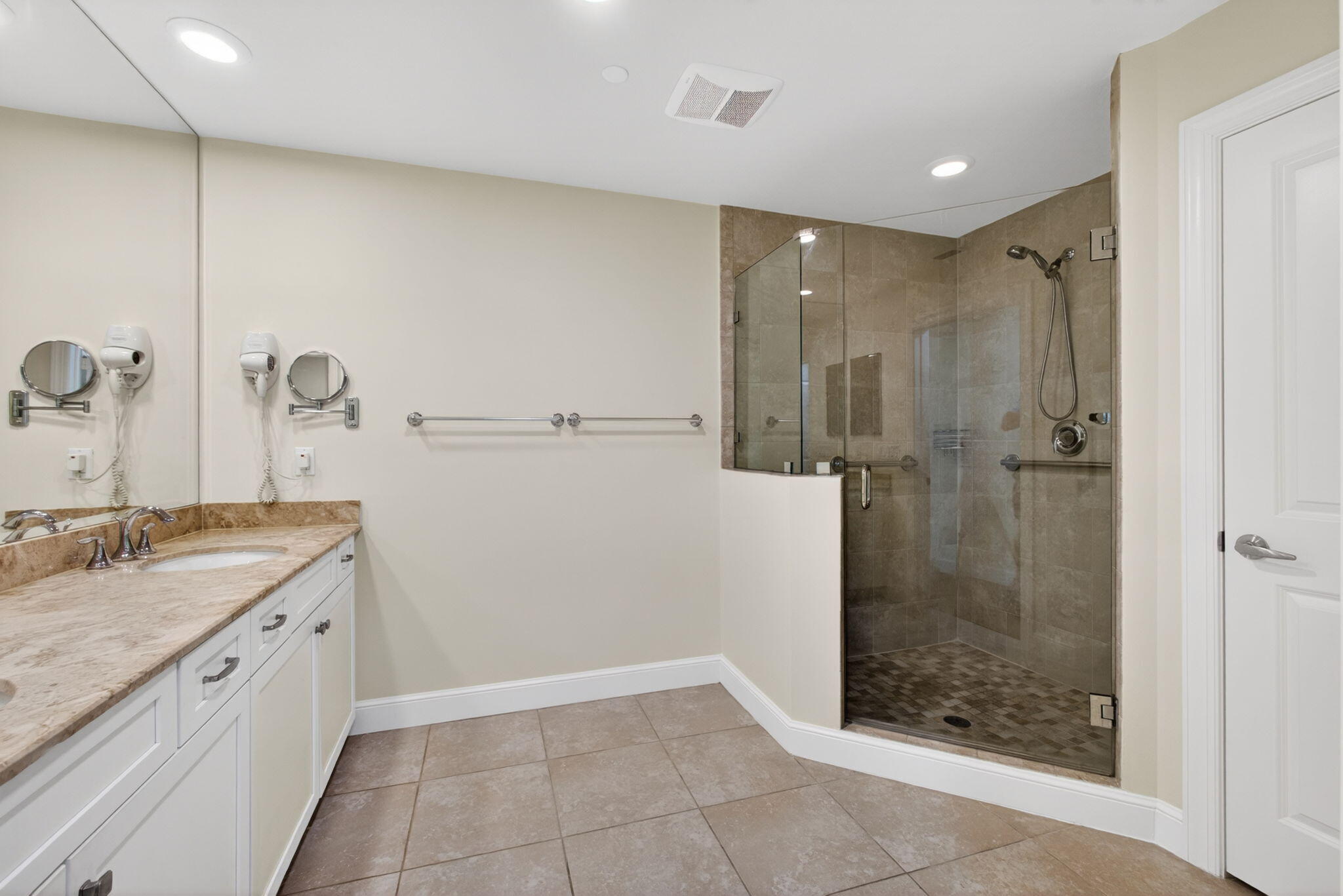 712 Bay Colony Drive S Property Photo 23