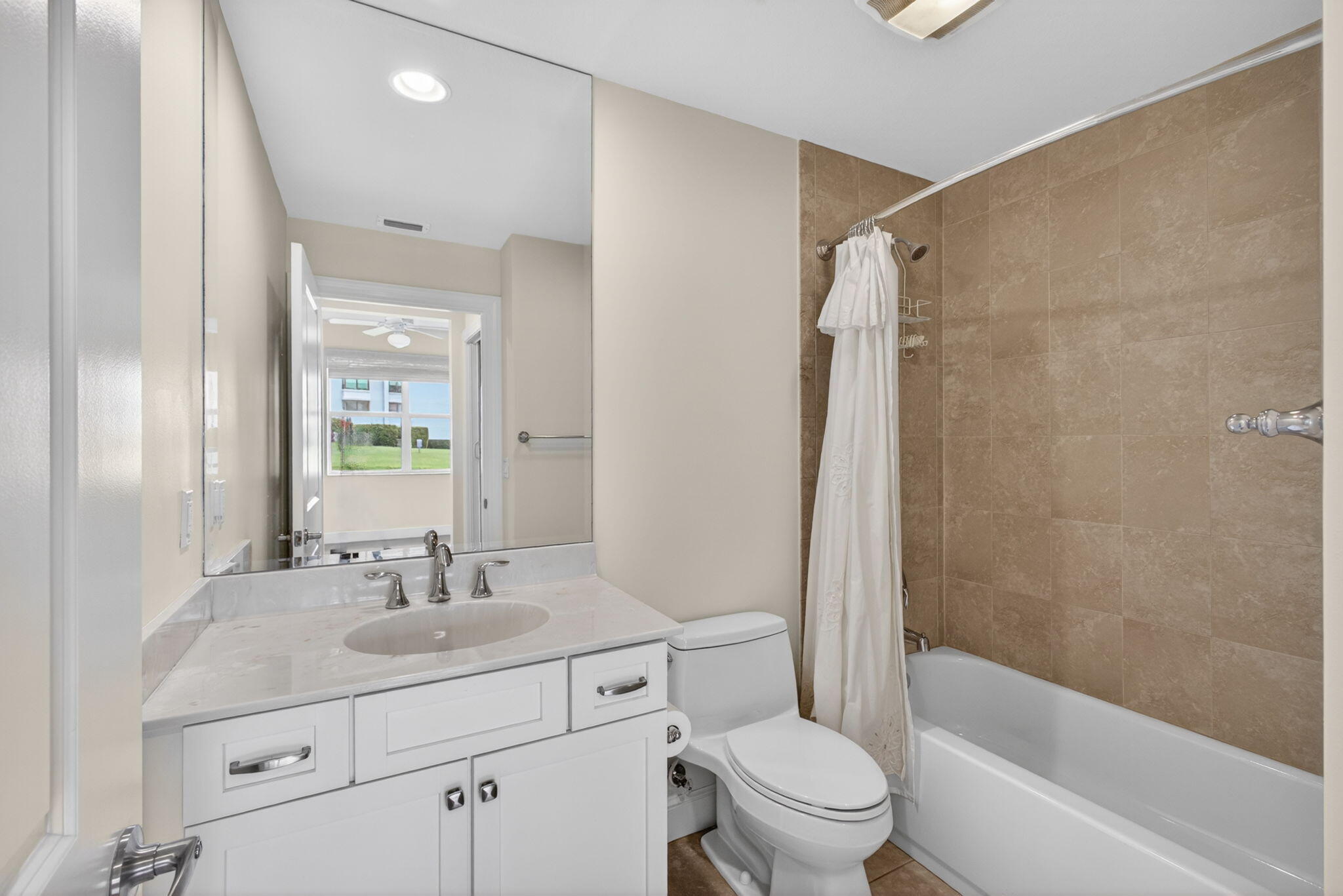 712 Bay Colony Drive S Property Photo 28
