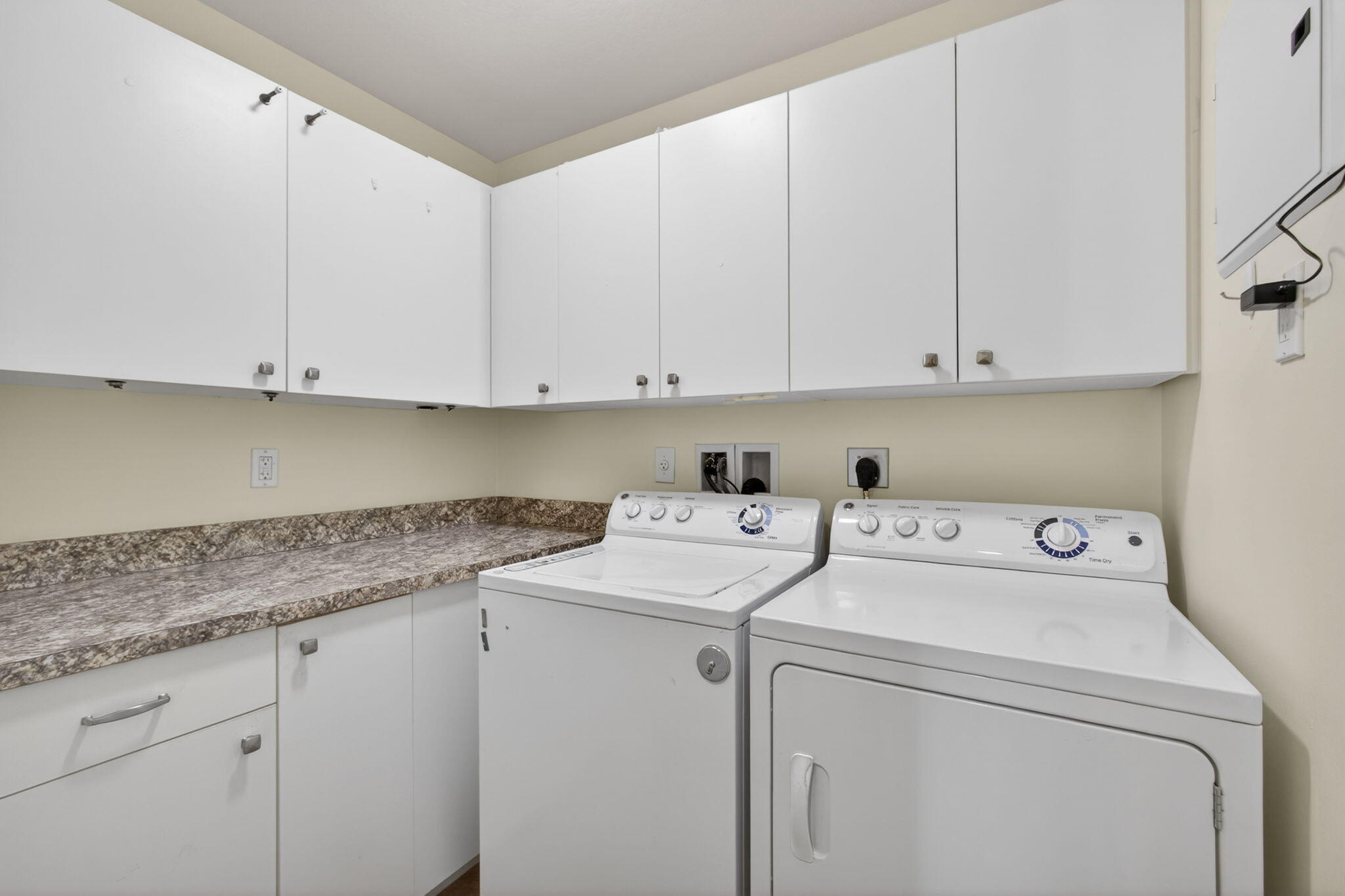 712 Bay Colony Drive S Property Photo 29