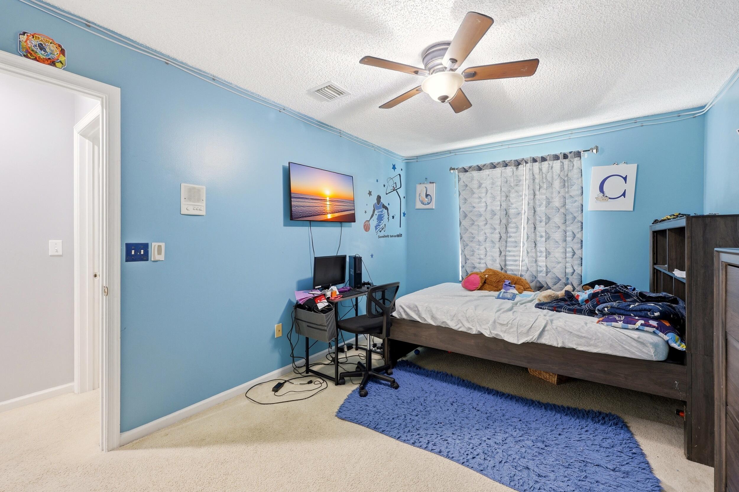 1327 Isleworth Court Property Photo 3