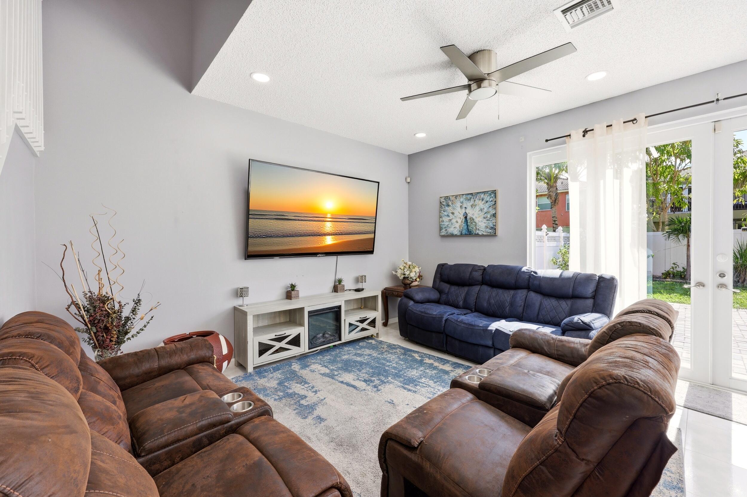 1327 Isleworth Court Property Photo 8