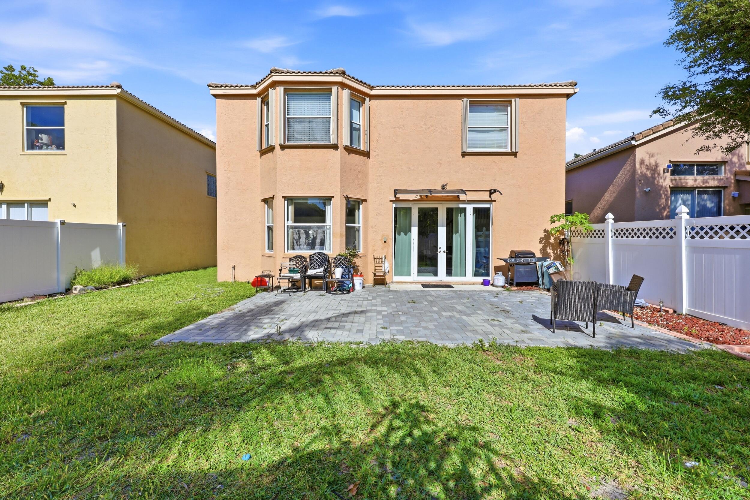 1327 Isleworth Court Property Photo 11