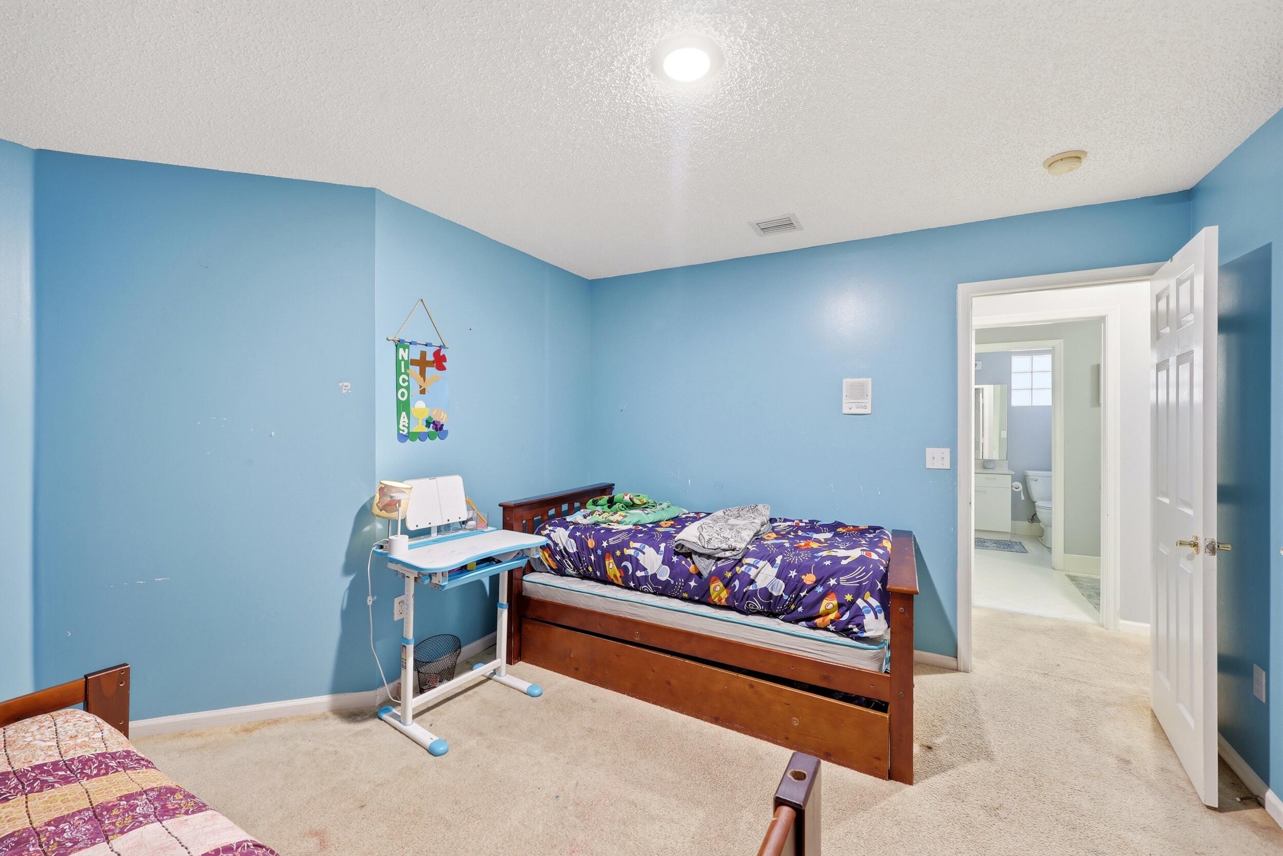 1327 Isleworth Court Property Photo 15