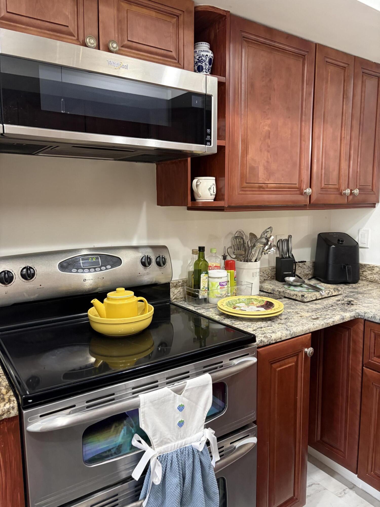 6285 Tall Cypress Circle Property Photo 4