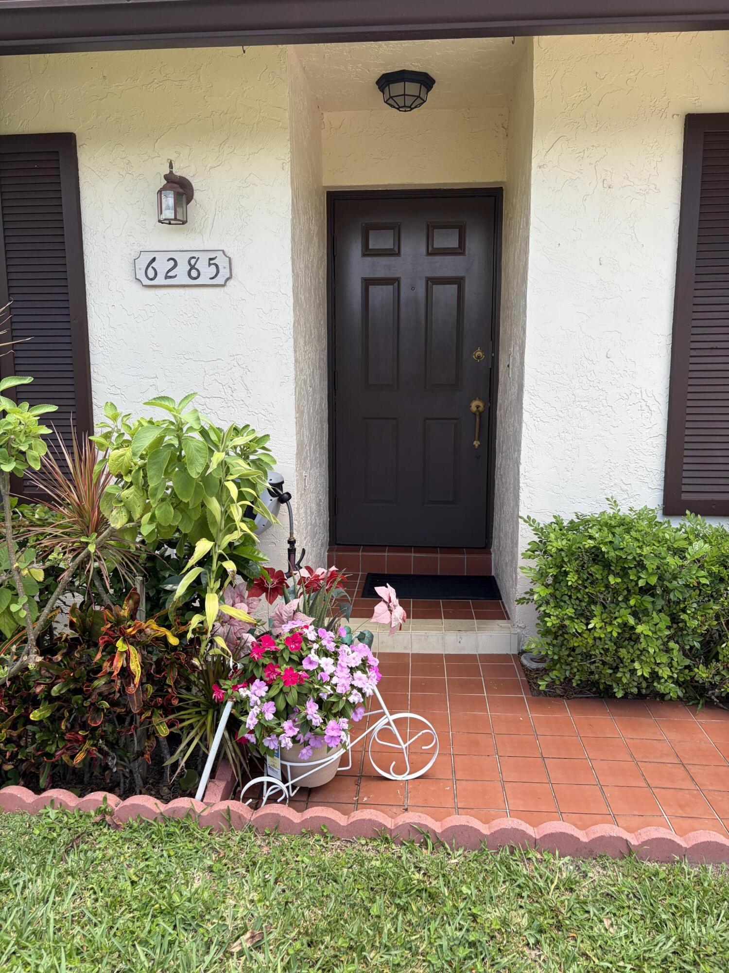6285 Tall Cypress Circle Property Photo 5