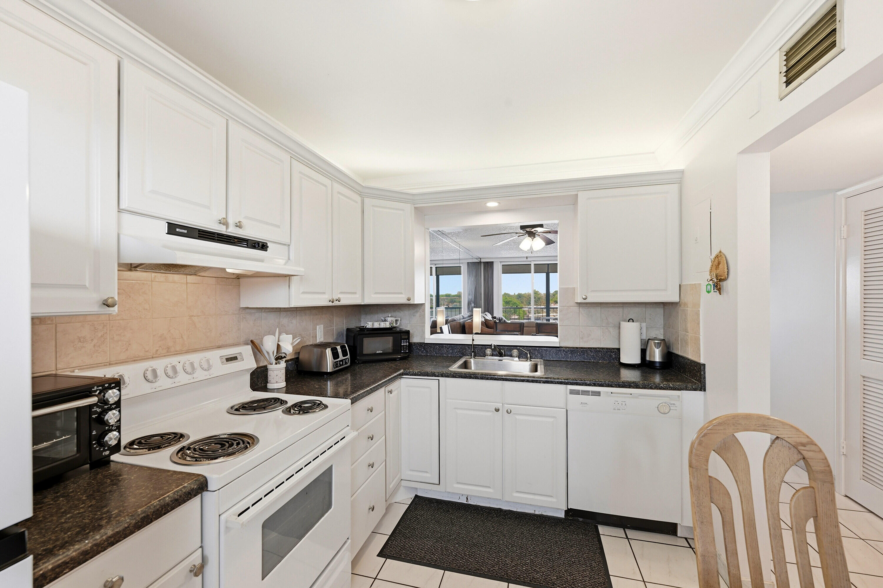 777 S Federal Highway O406 Property Photo 3