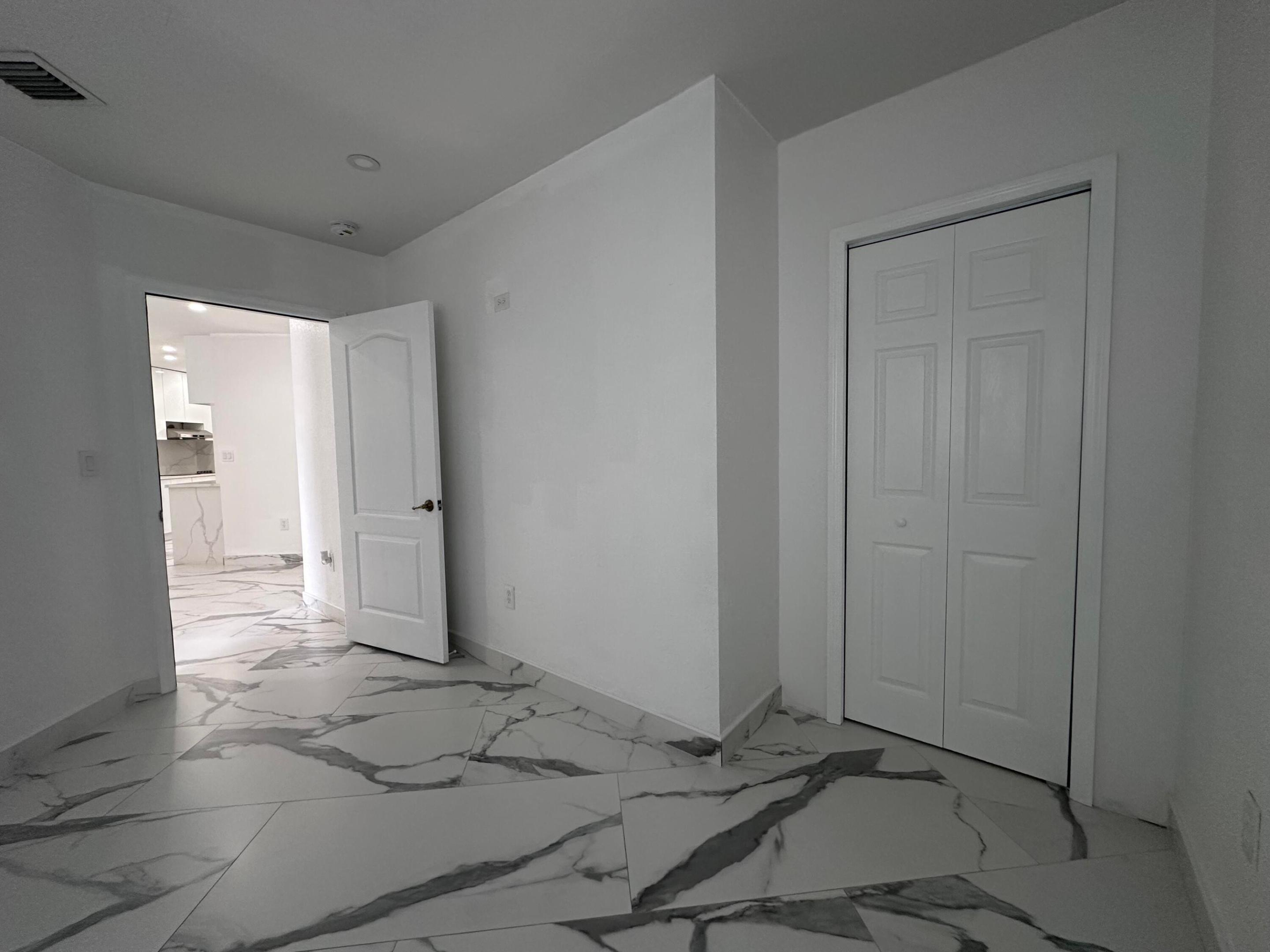 300 E 4th Street 103 Property Photo 8