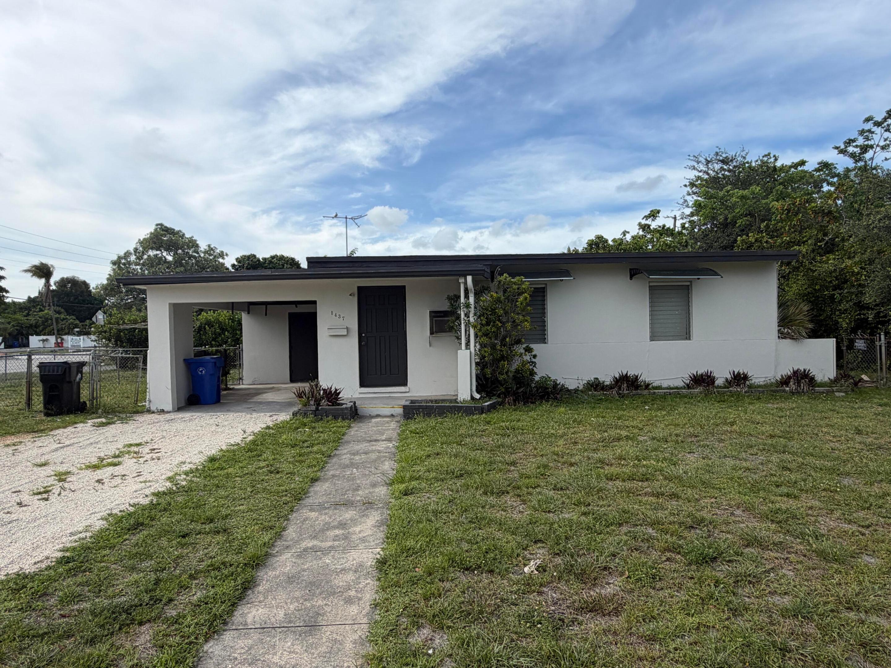 1437 Nw 10th Place Property Photo 1