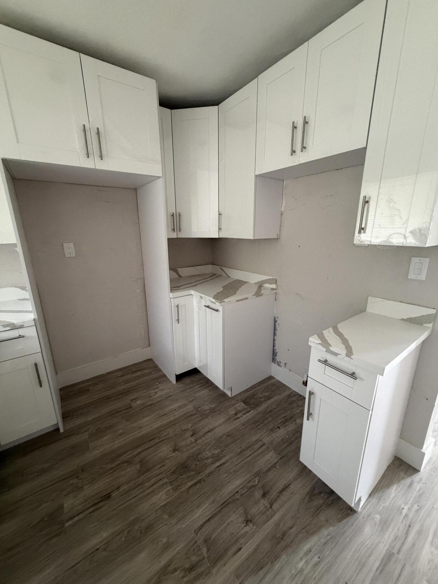 1437 Nw 10th Place Property Photo 8