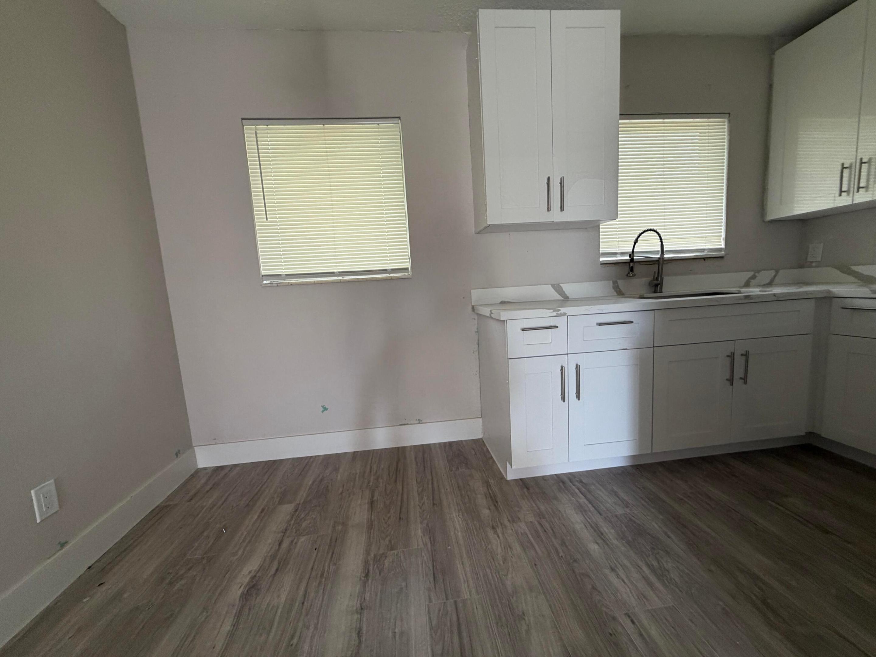 1437 Nw 10th Place Property Photo 11