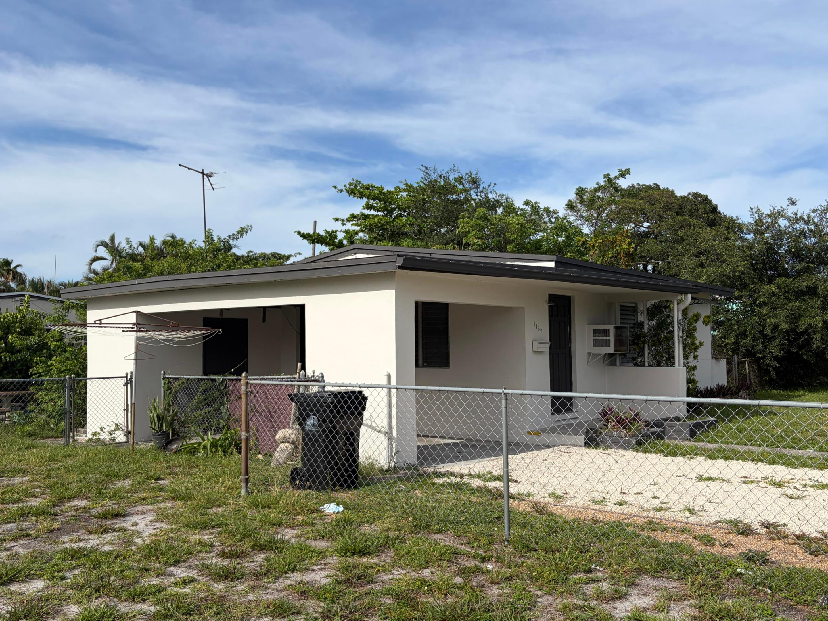 1437 Nw 10th Place Property Photo 12