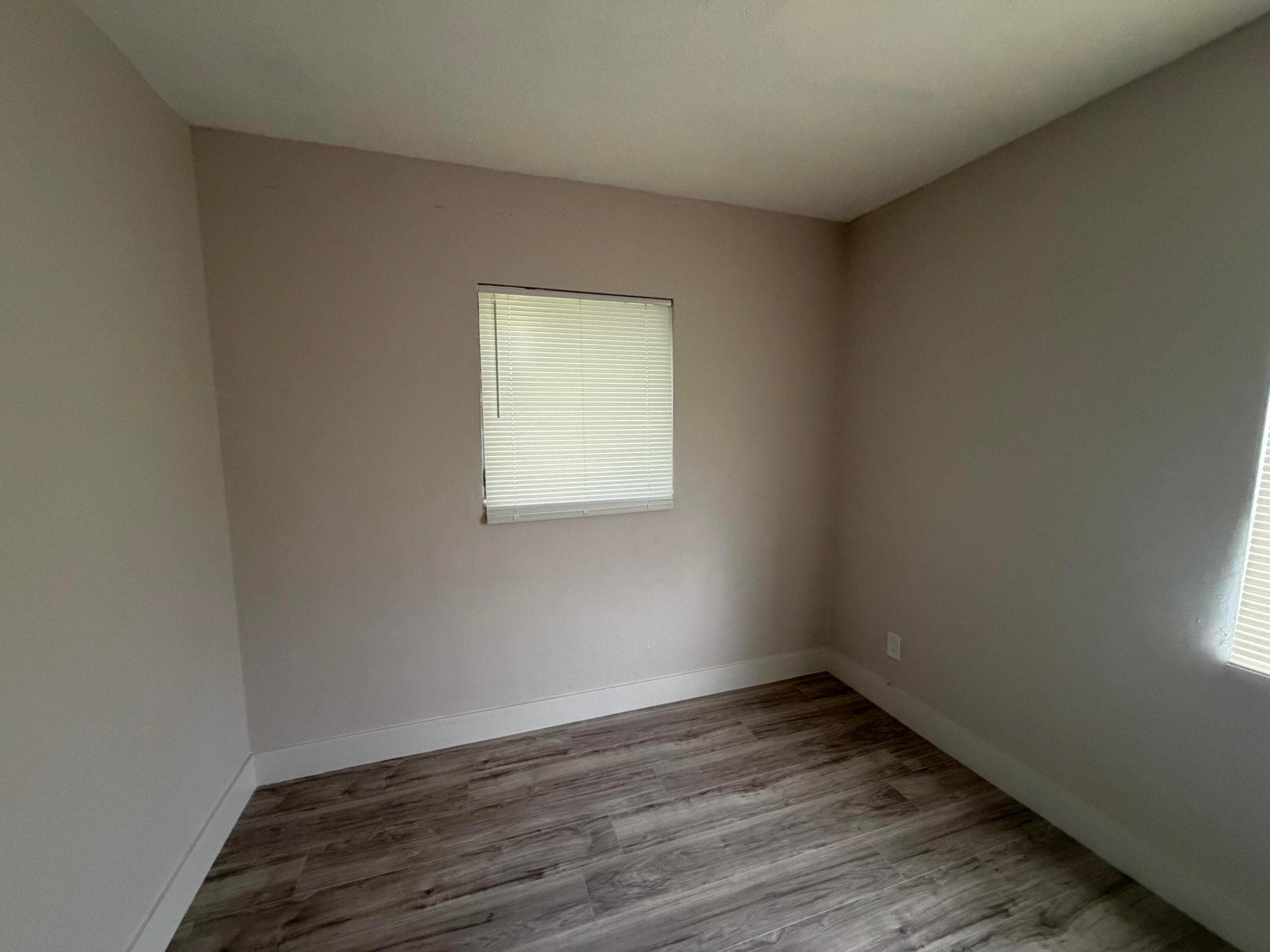1437 Nw 10th Place Property Photo 13