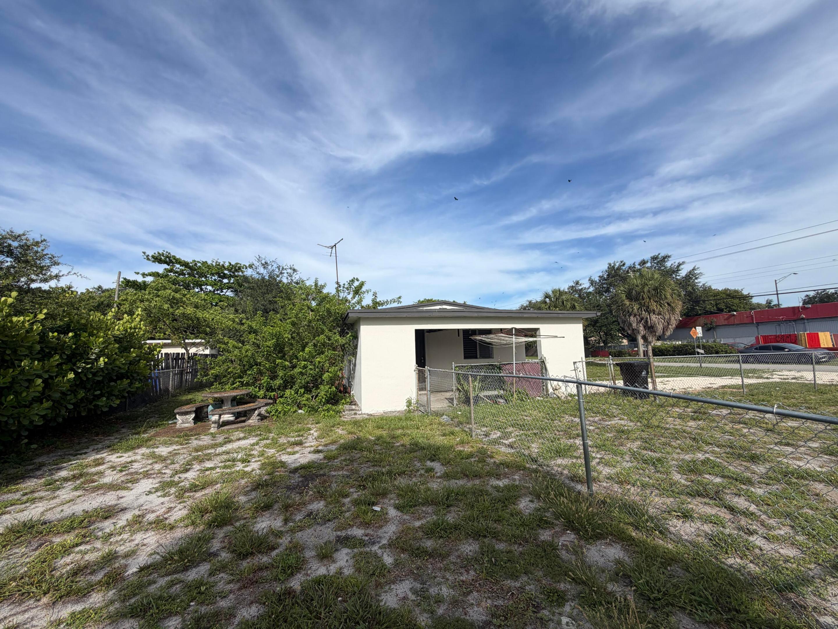 1437 Nw 10th Place Property Photo 15